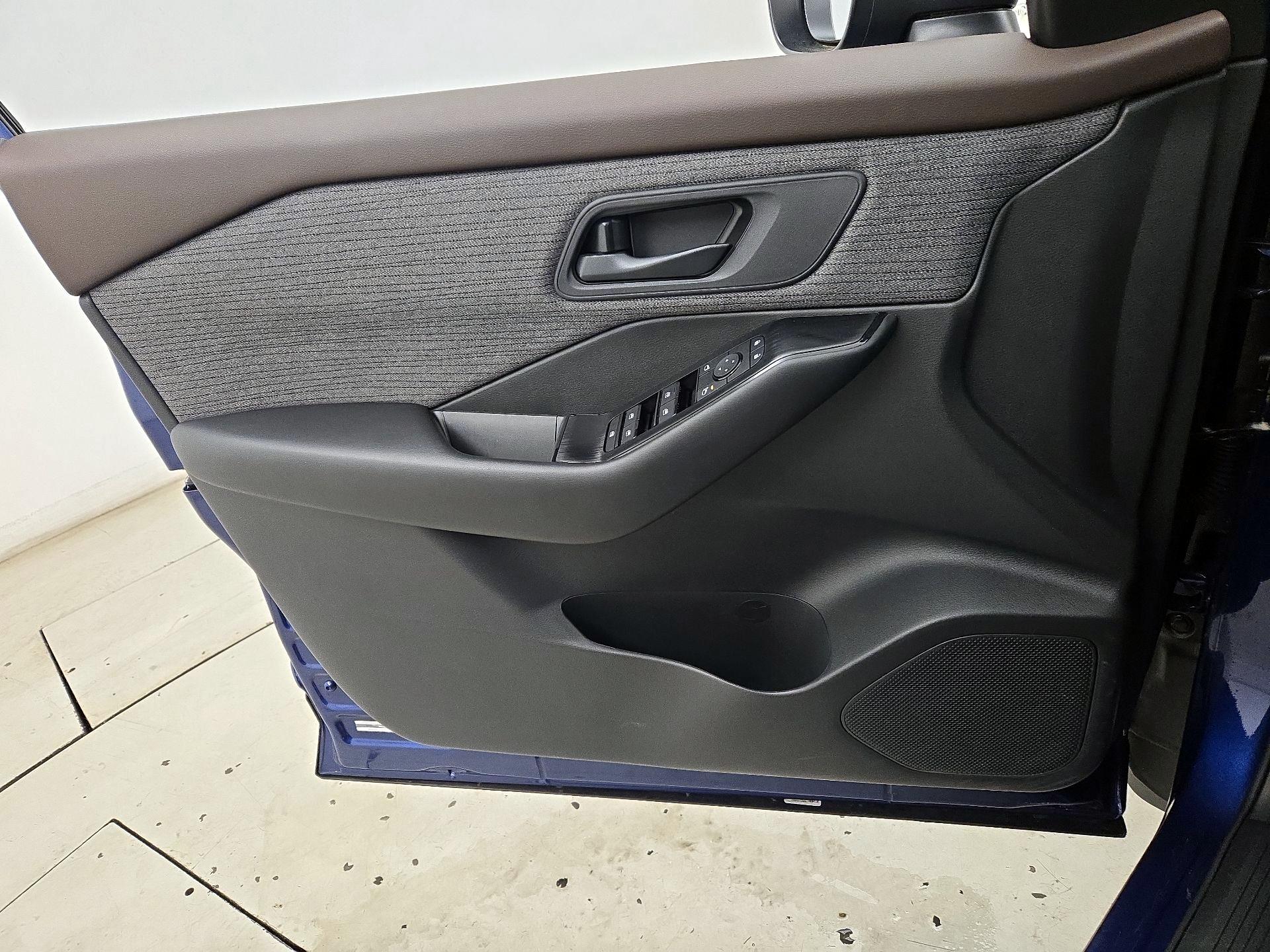 Thumbnail: 2023 Nissan Rogue - 12