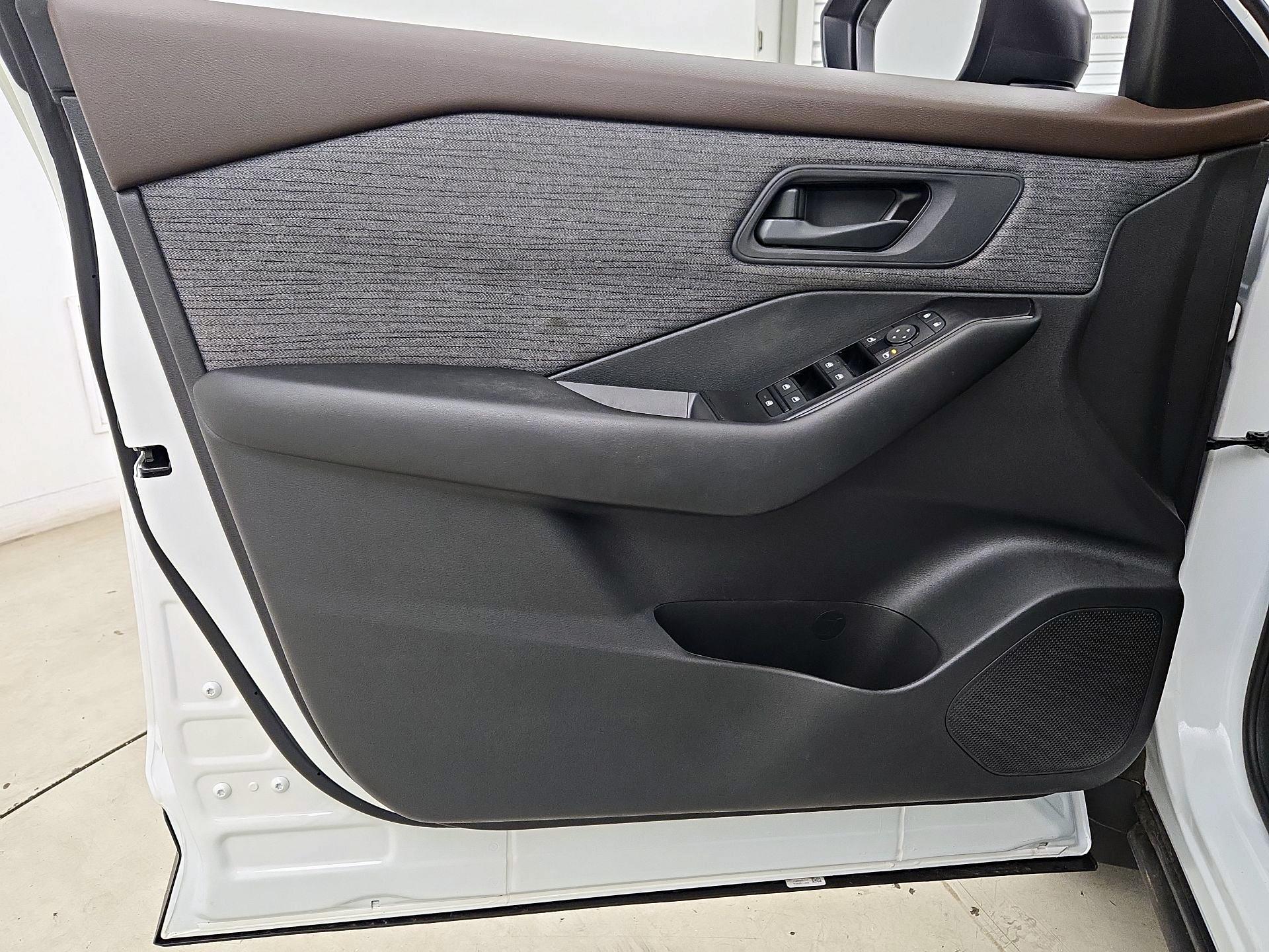 Thumbnail: 2023 Nissan Rogue - 12