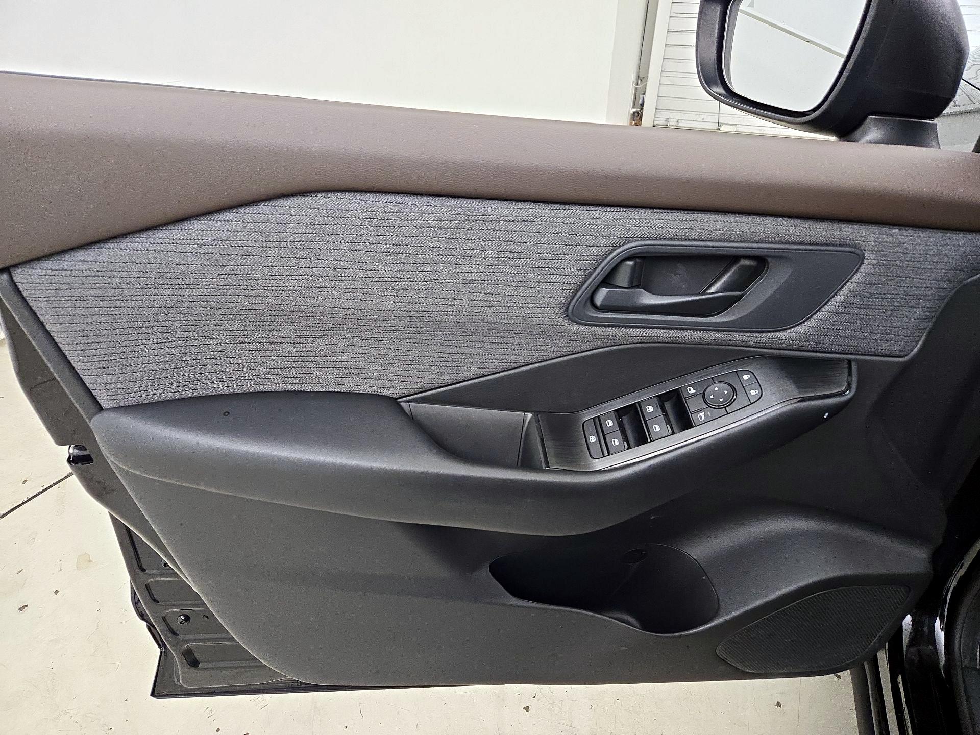 Thumbnail: 2023 Nissan Rogue - 12