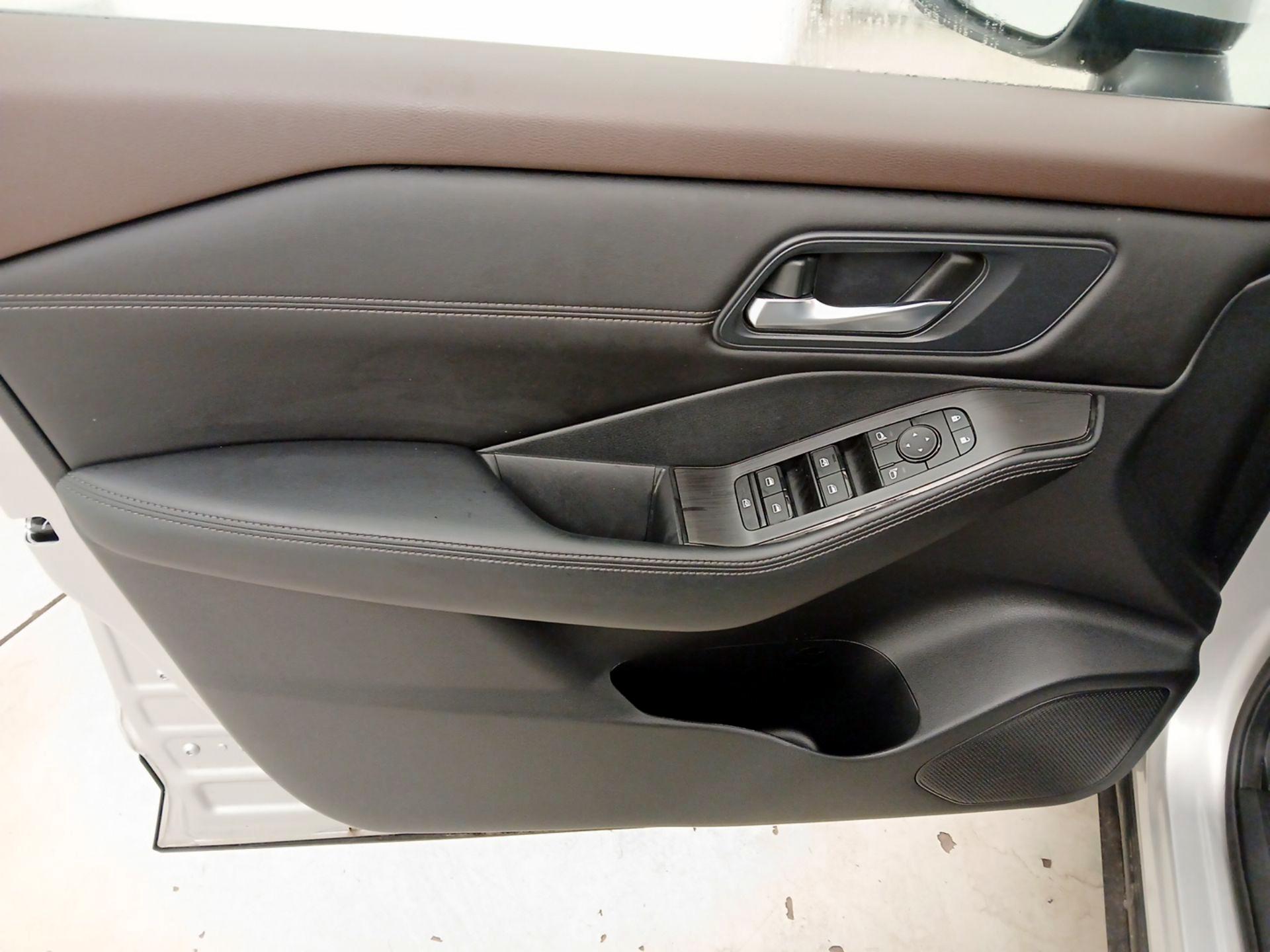 Thumbnail: 2023 Nissan Rogue - 12