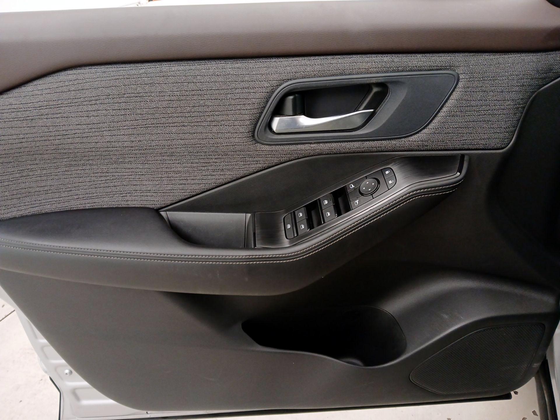 Thumbnail: 2023 Nissan Rogue - 12