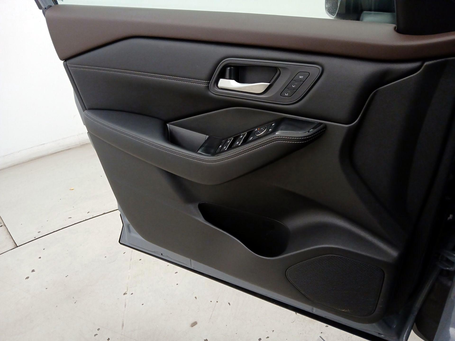 Thumbnail: 2023 Nissan Rogue - 12