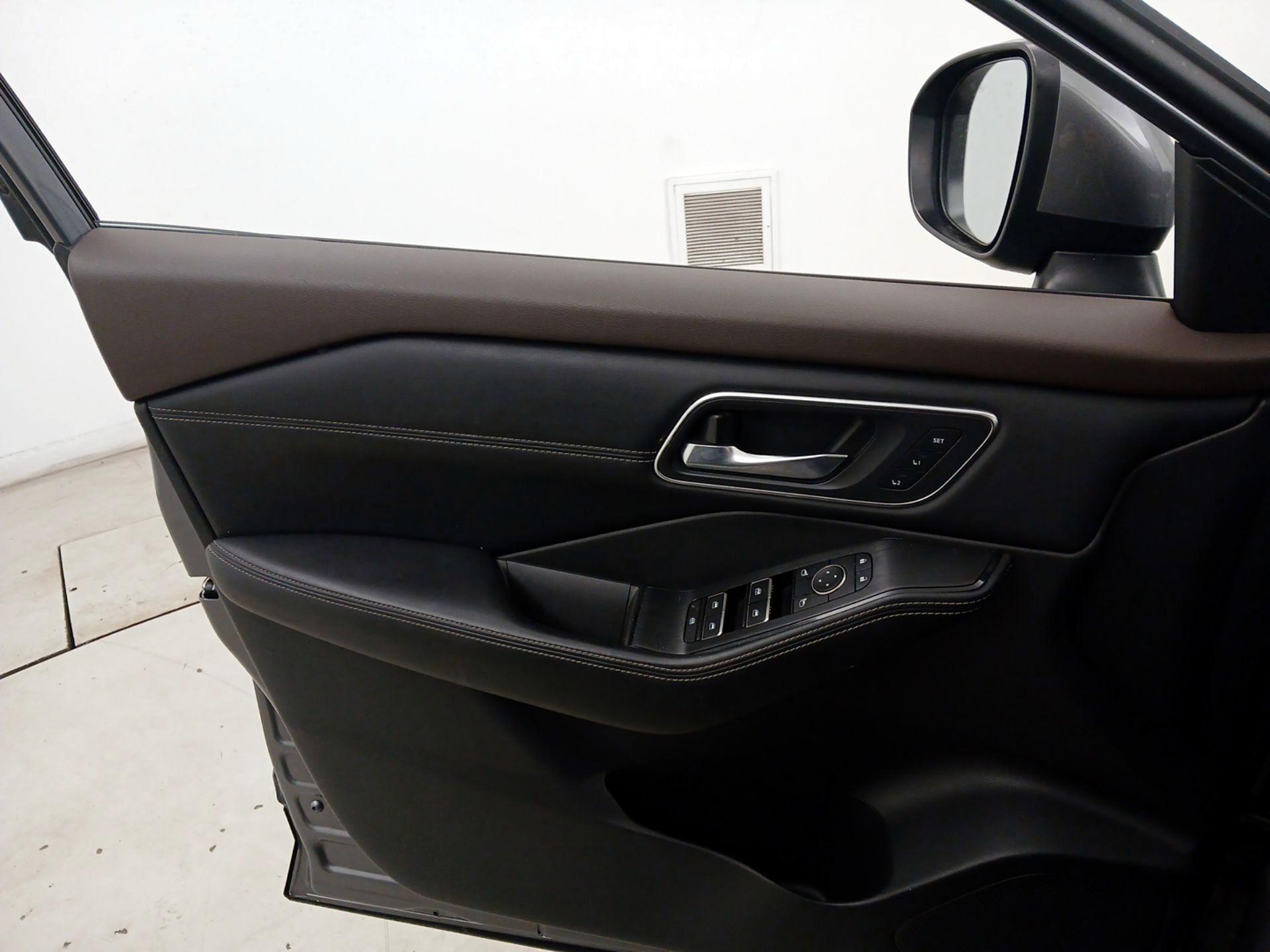 Thumbnail: 2021 Nissan Rogue - 12