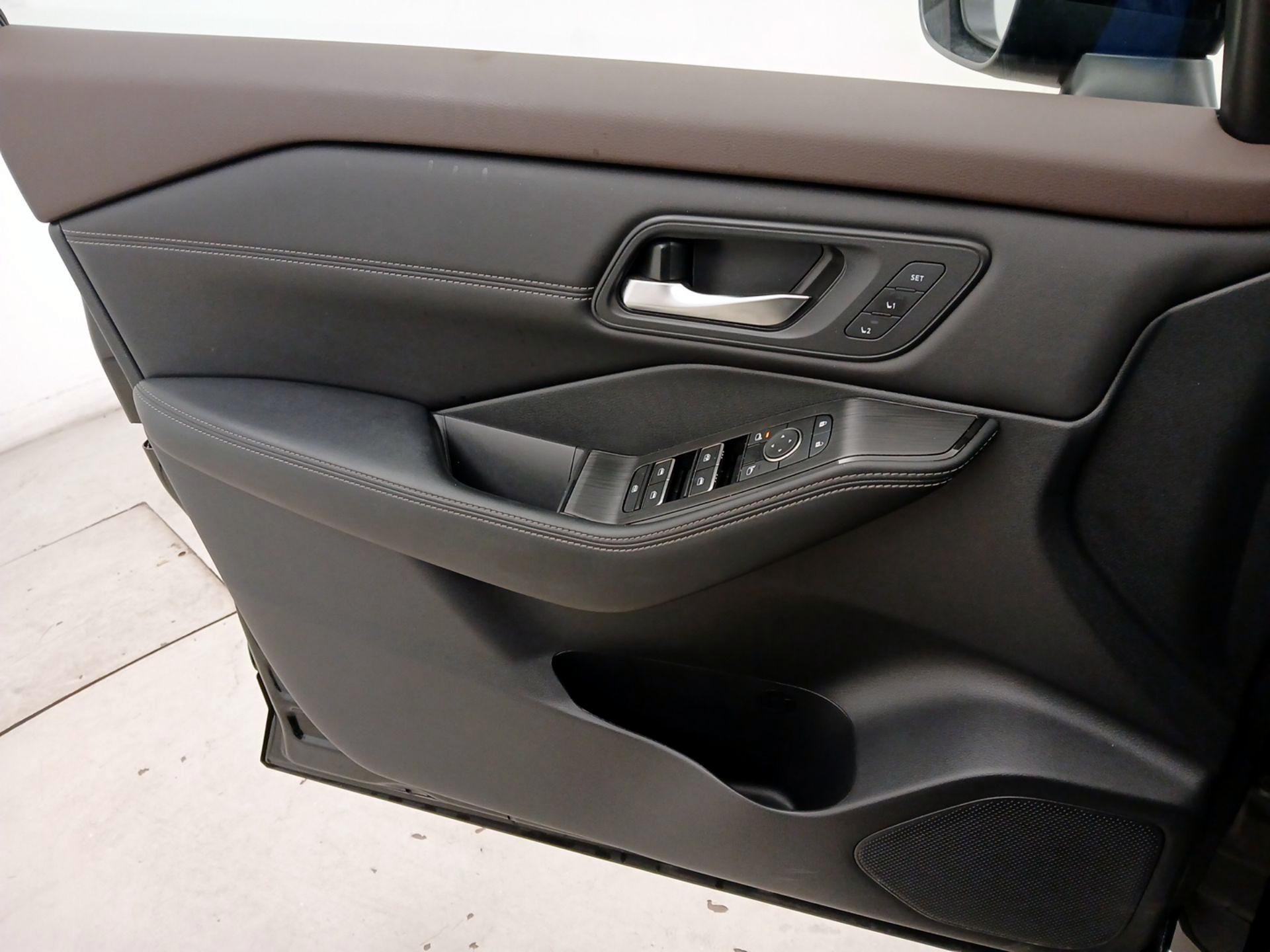 Thumbnail: 2023 Nissan Rogue - 12