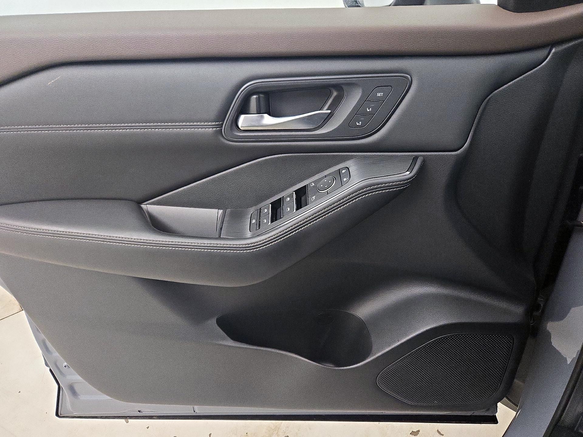 Thumbnail: 2023 Nissan Rogue - 12