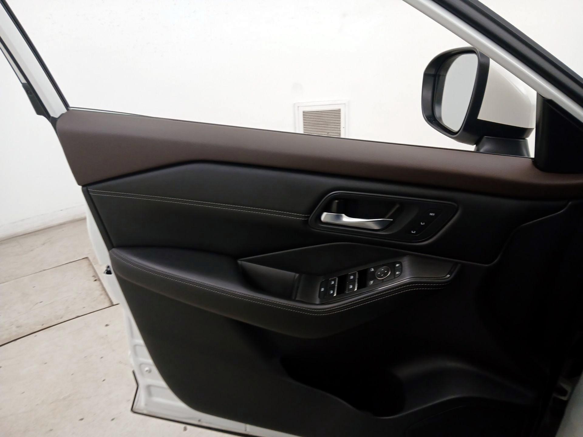 Thumbnail: 2023 Nissan Rogue - 12