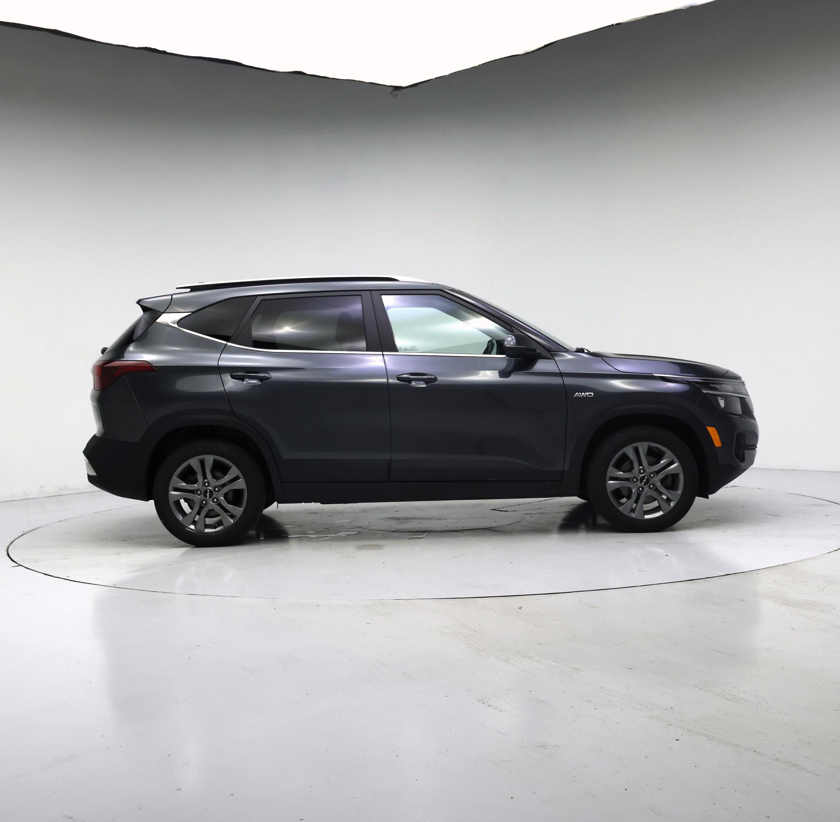 Thumbnail: 2023 Kia Seltos - 7