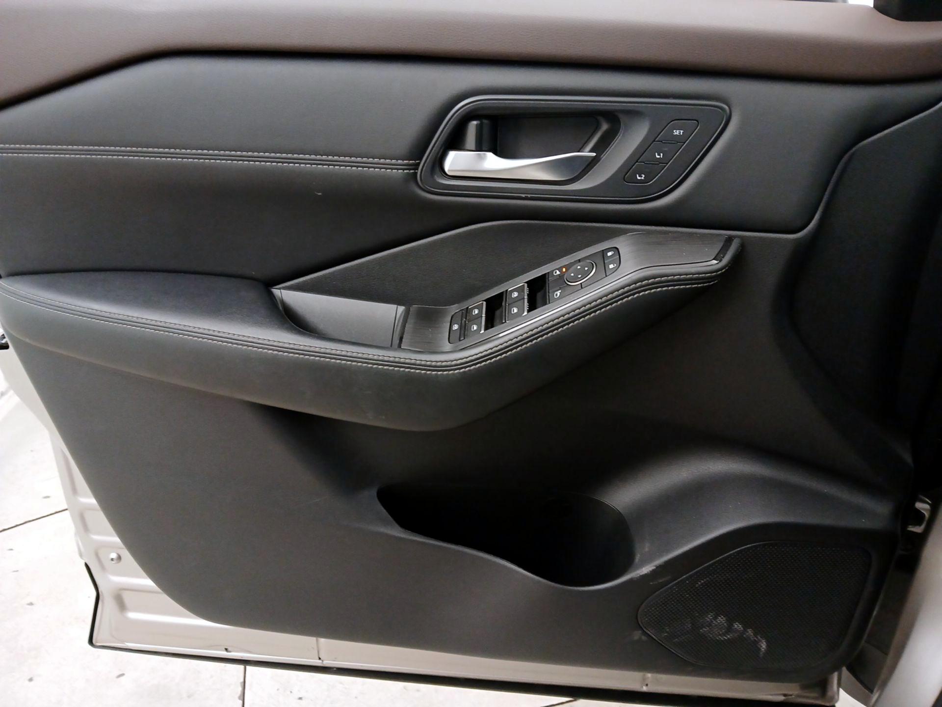 Thumbnail: 2023 Nissan Rogue - 12