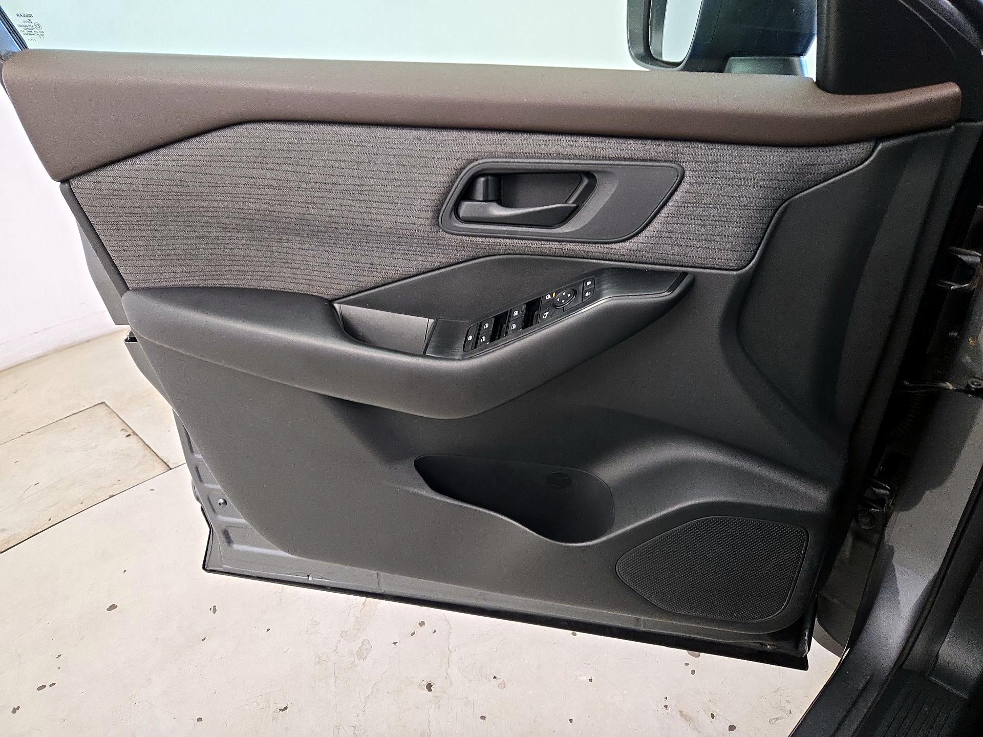 Thumbnail: 2023 Nissan Rogue - 12