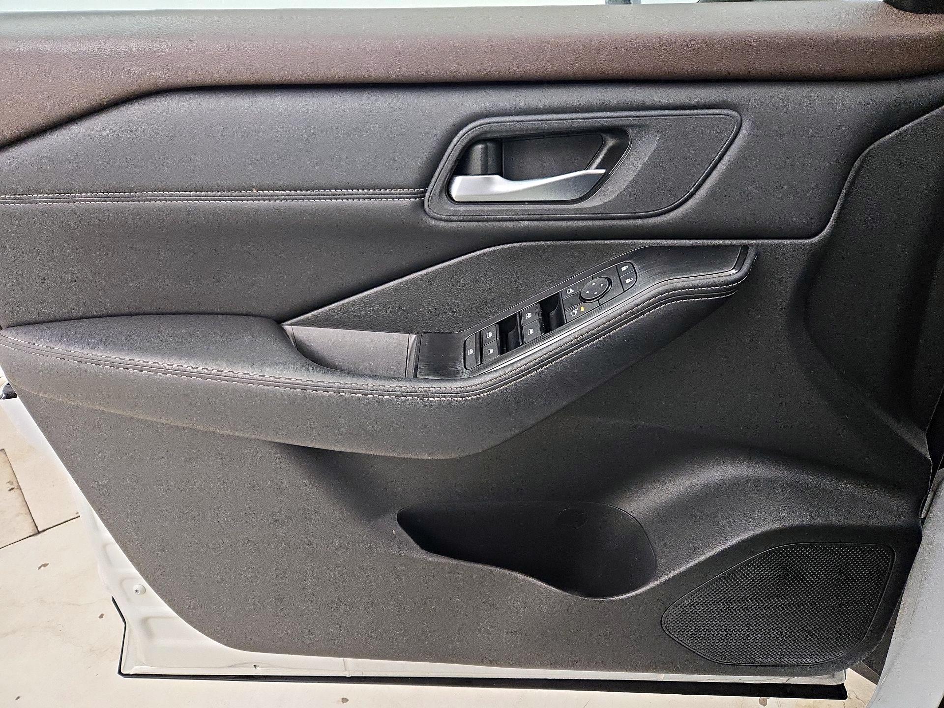 Thumbnail: 2023 Nissan Rogue - 12