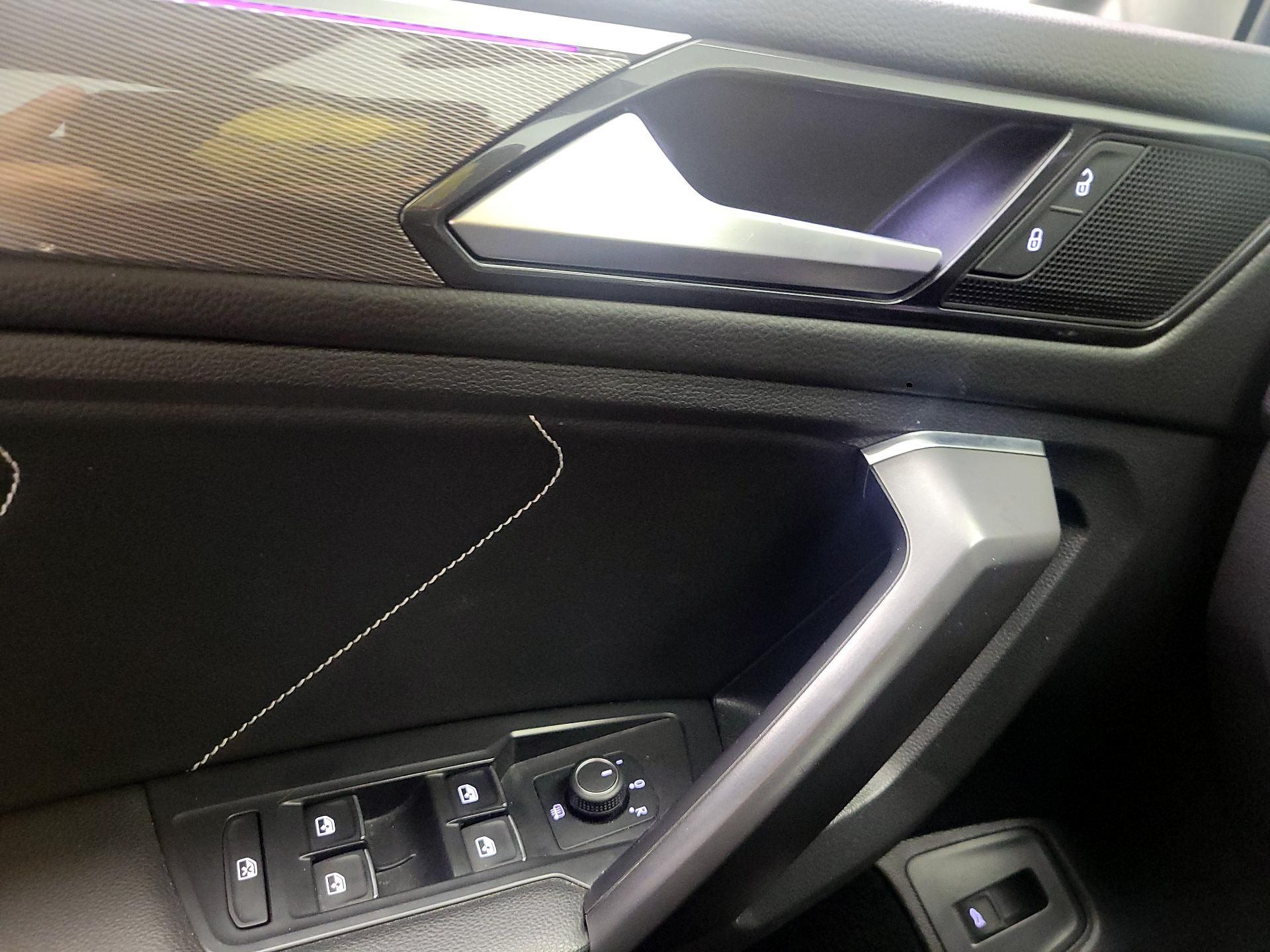 Thumbnail: 2022 Volkswagen Tiguan - 10