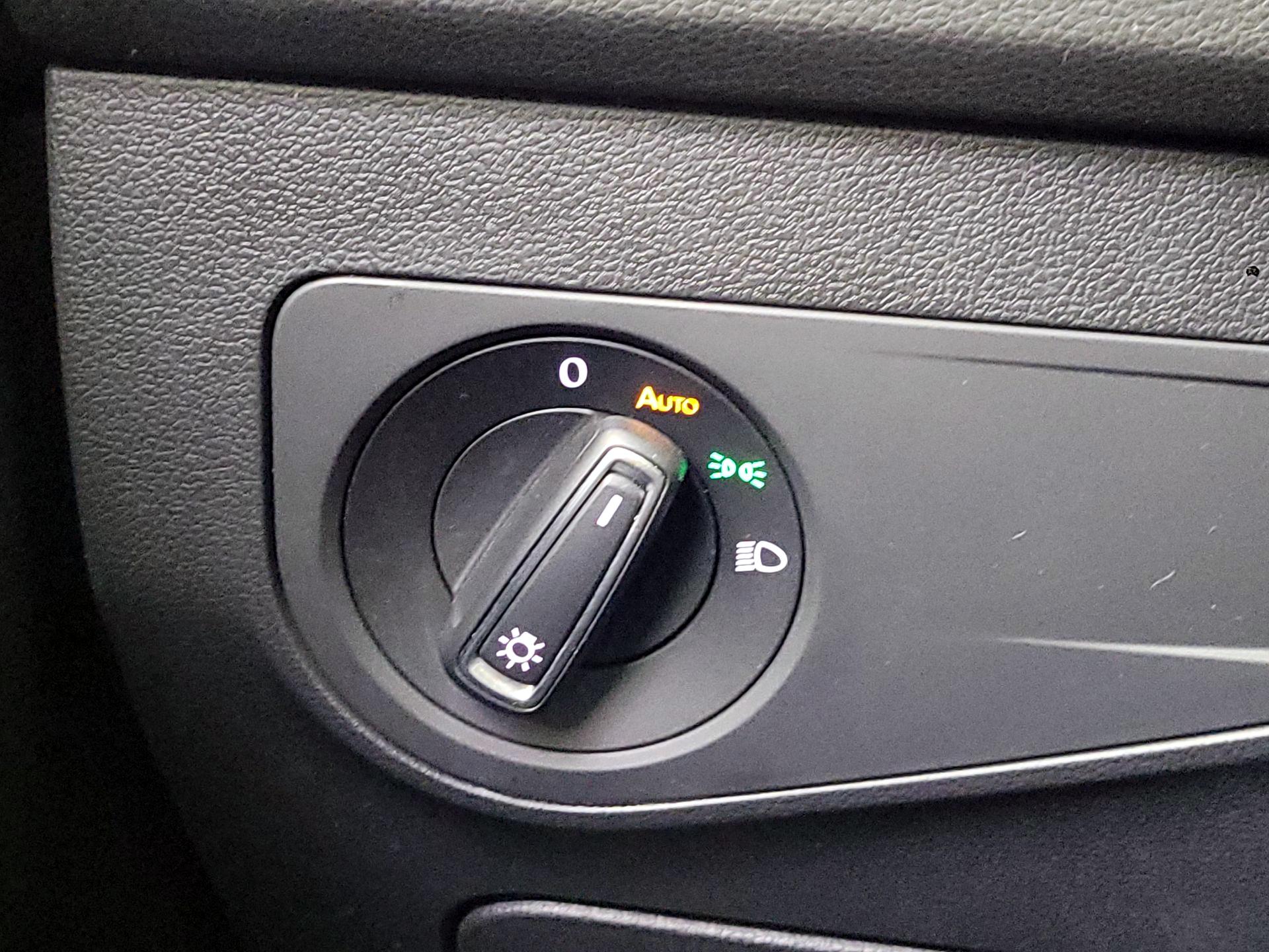 Thumbnail: 2022 Volkswagen Tiguan - 11