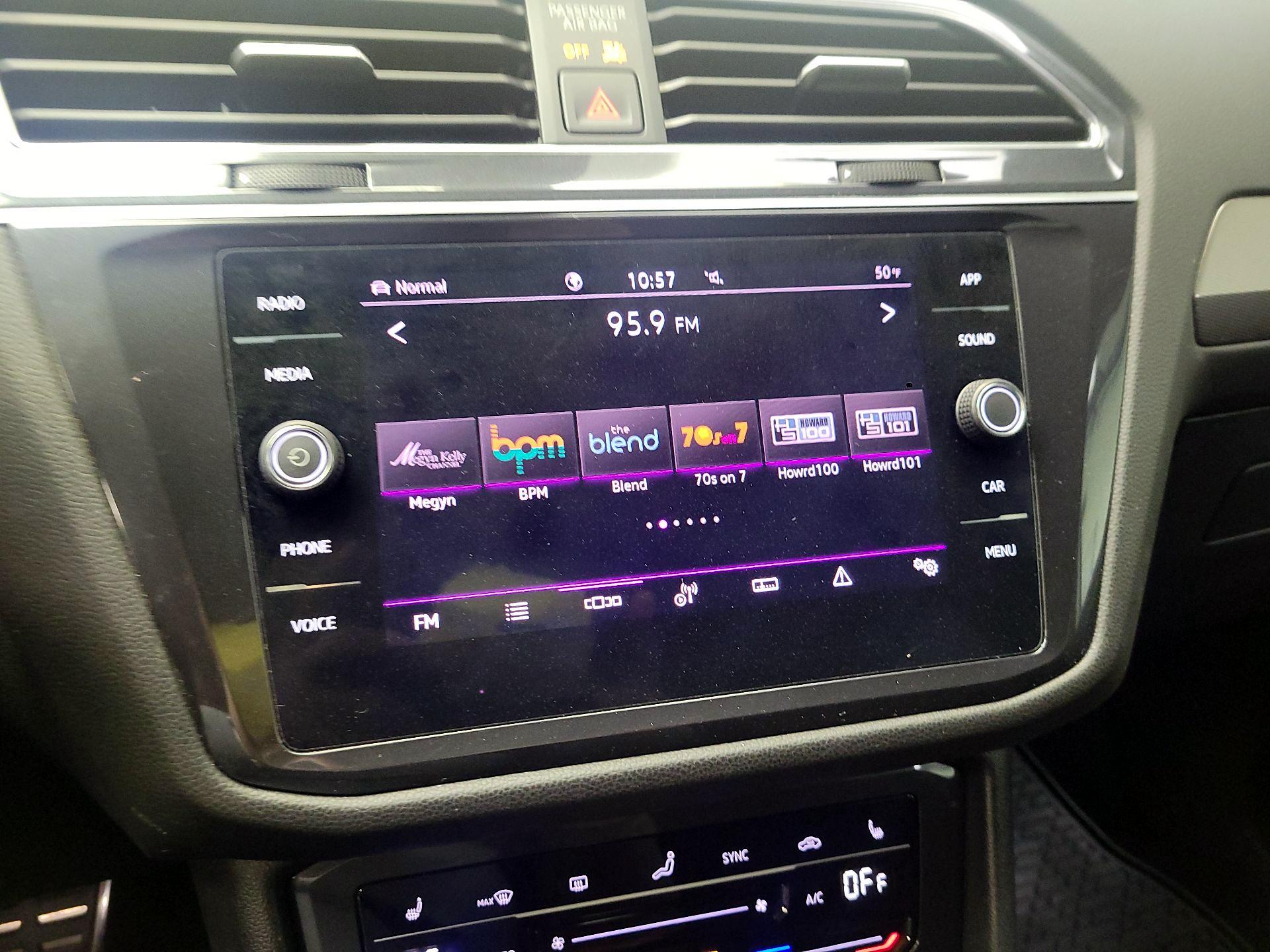 Thumbnail: 2022 Volkswagen Tiguan - 14