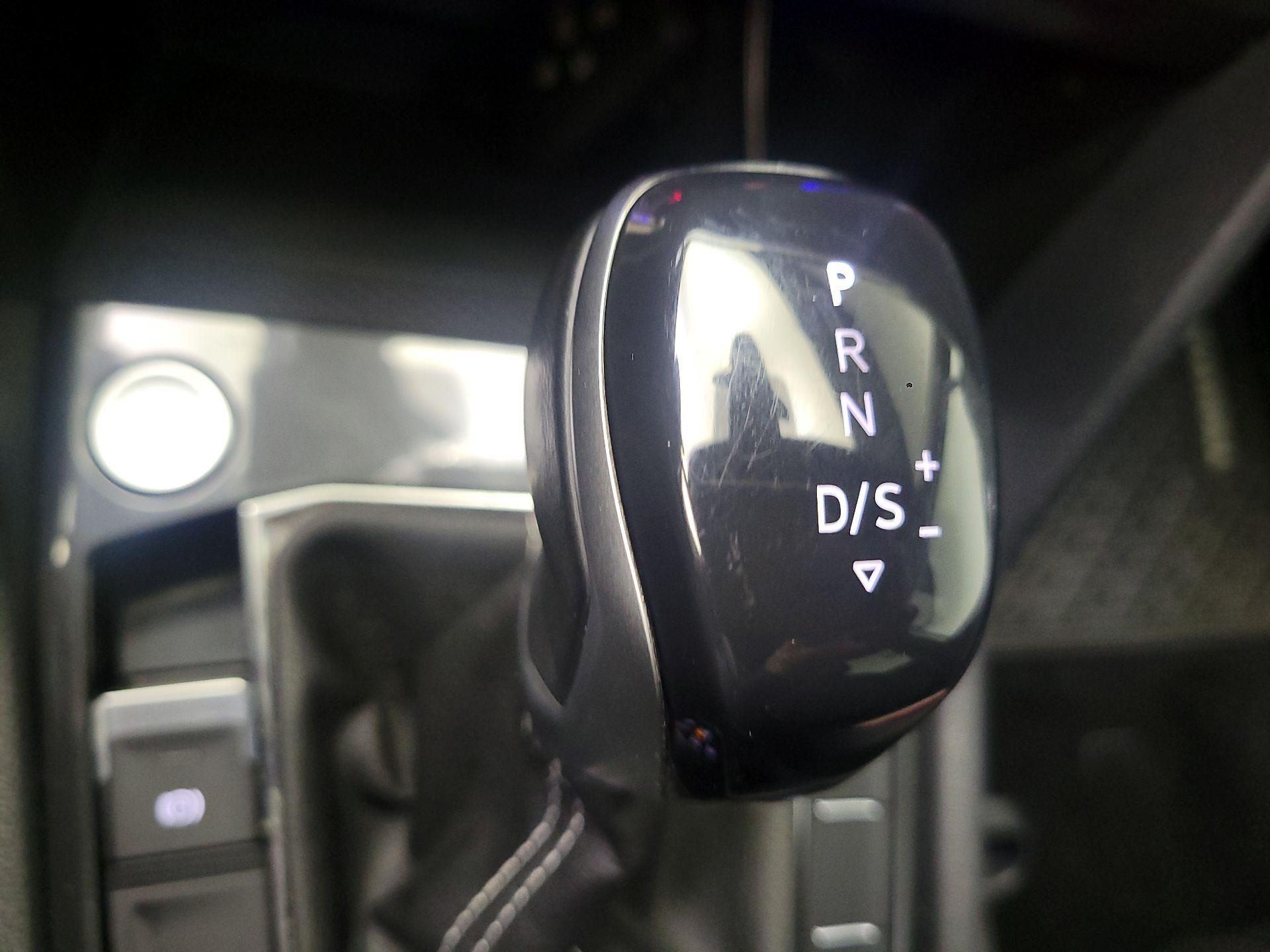 Thumbnail: 2022 Volkswagen Tiguan - 16