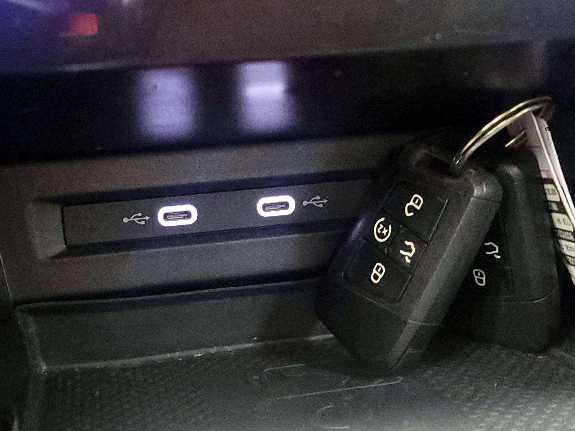 Thumbnail: 2022 Volkswagen Tiguan - 17