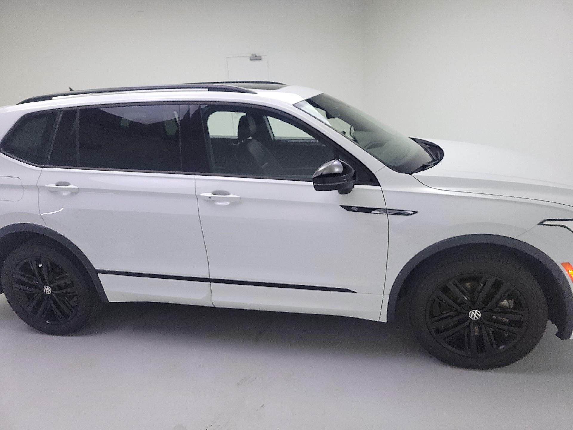 Thumbnail: 2022 Volkswagen Tiguan - 4