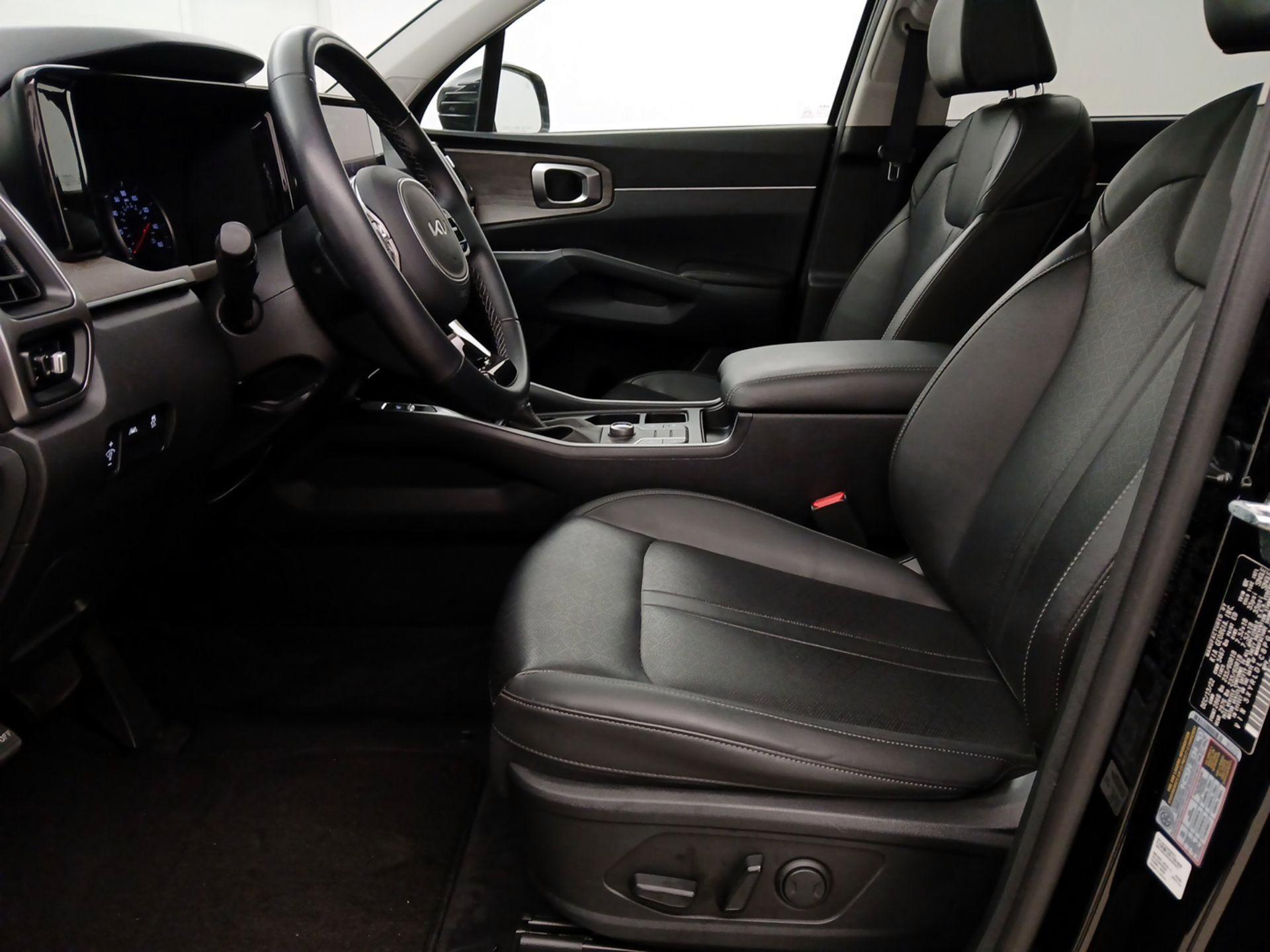 Thumbnail: 2023 Kia Sorento - 11