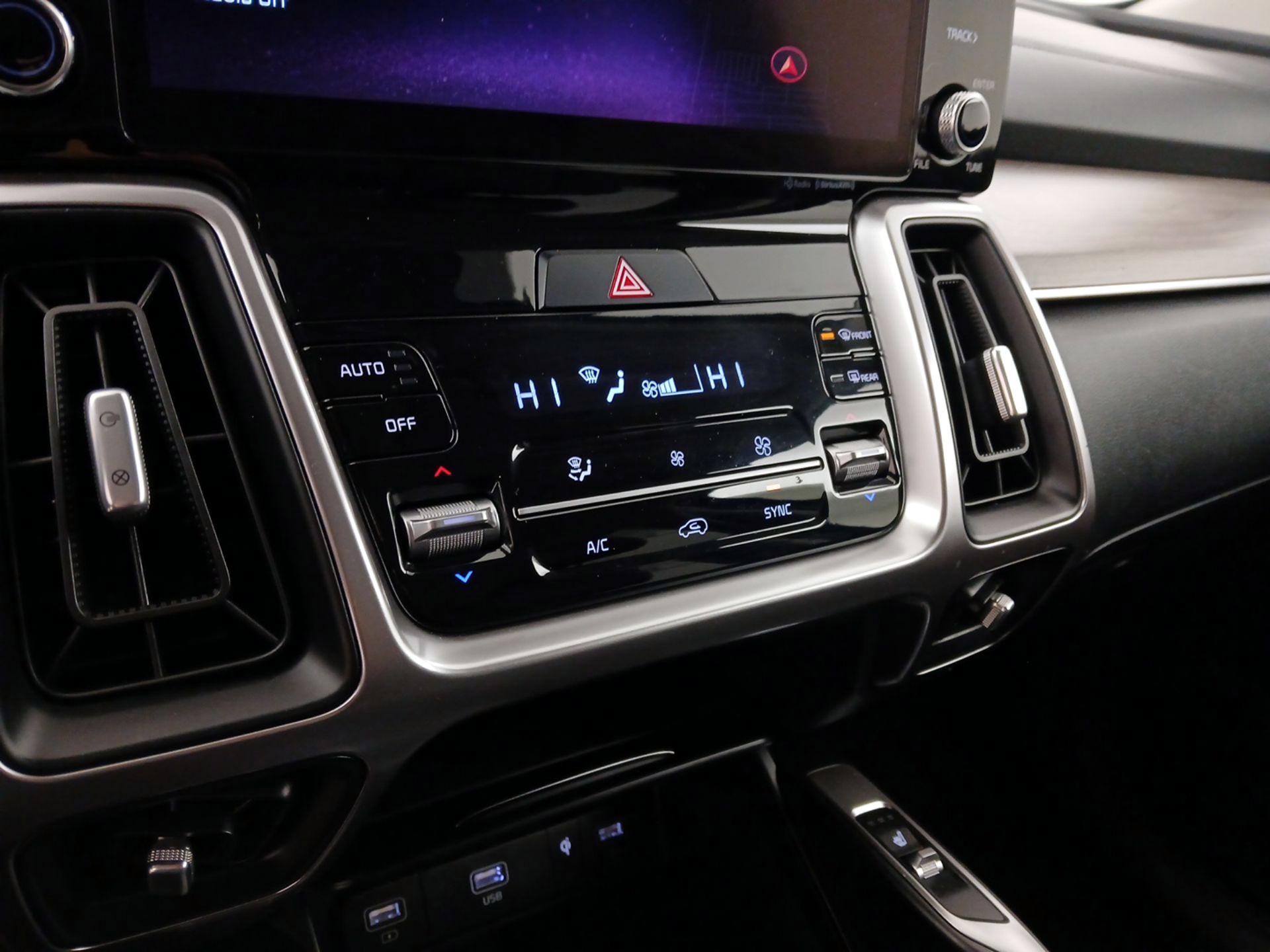 Thumbnail: 2023 Kia Sorento - 17