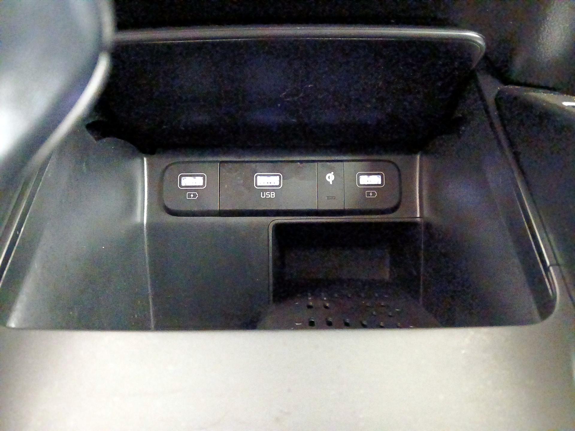 Thumbnail: 2023 Kia Sorento - 19