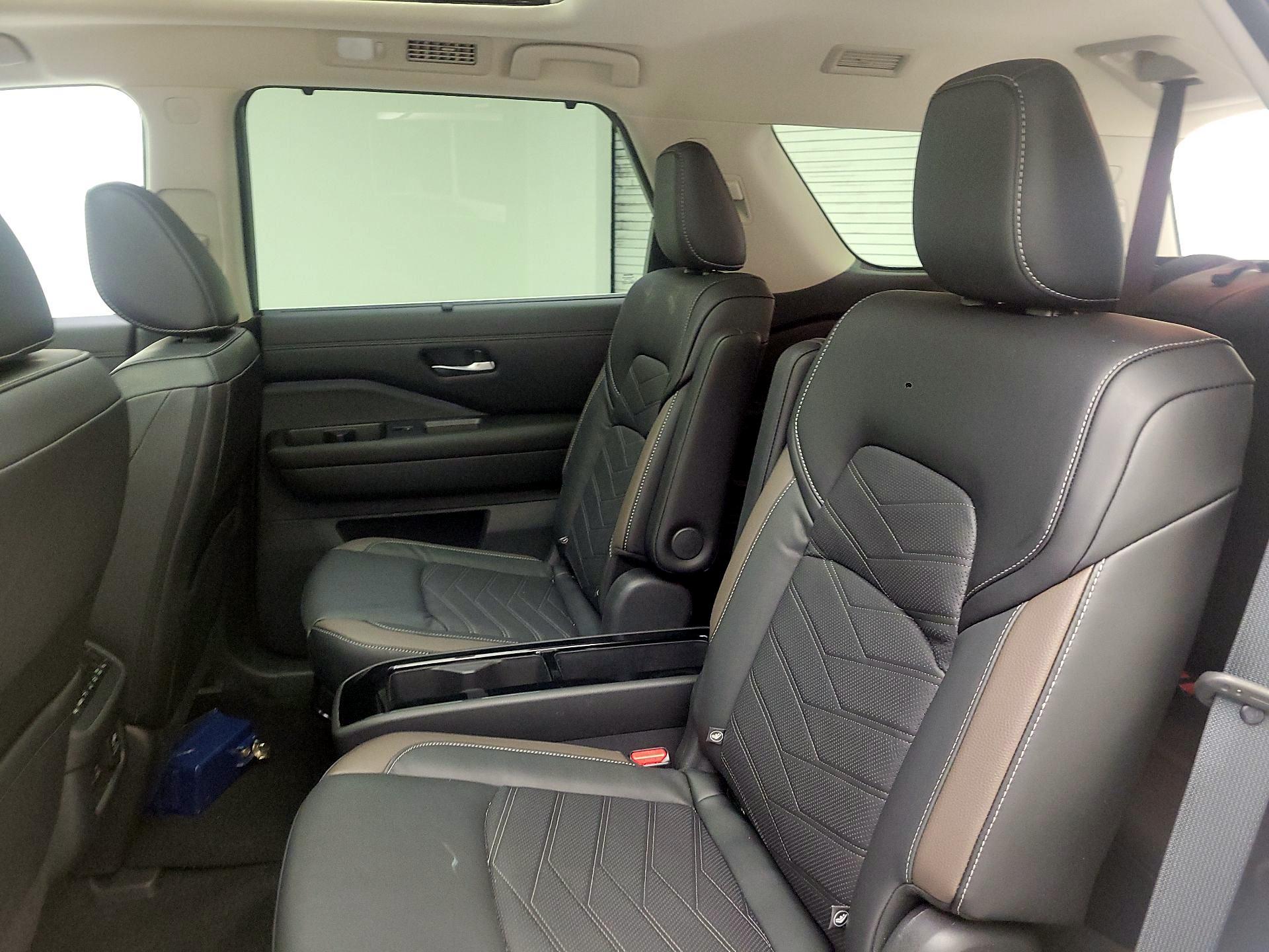 Thumbnail: 2023 Nissan Pathfinder - 17