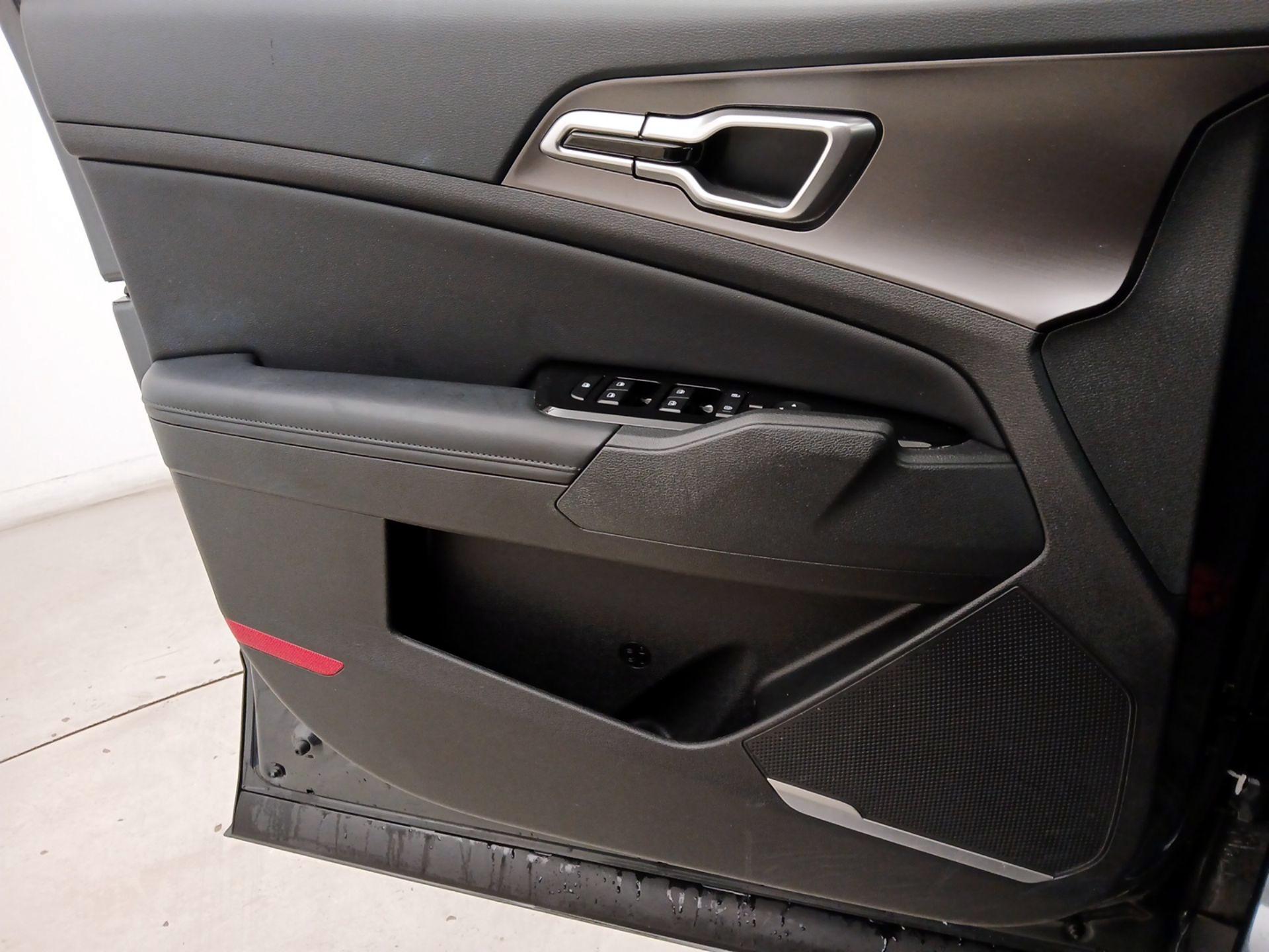 Thumbnail: 2023 Kia Sportage - 12