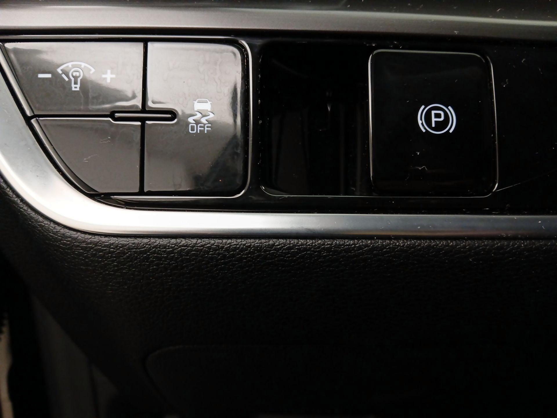 Thumbnail: 2023 Kia Sportage - 13