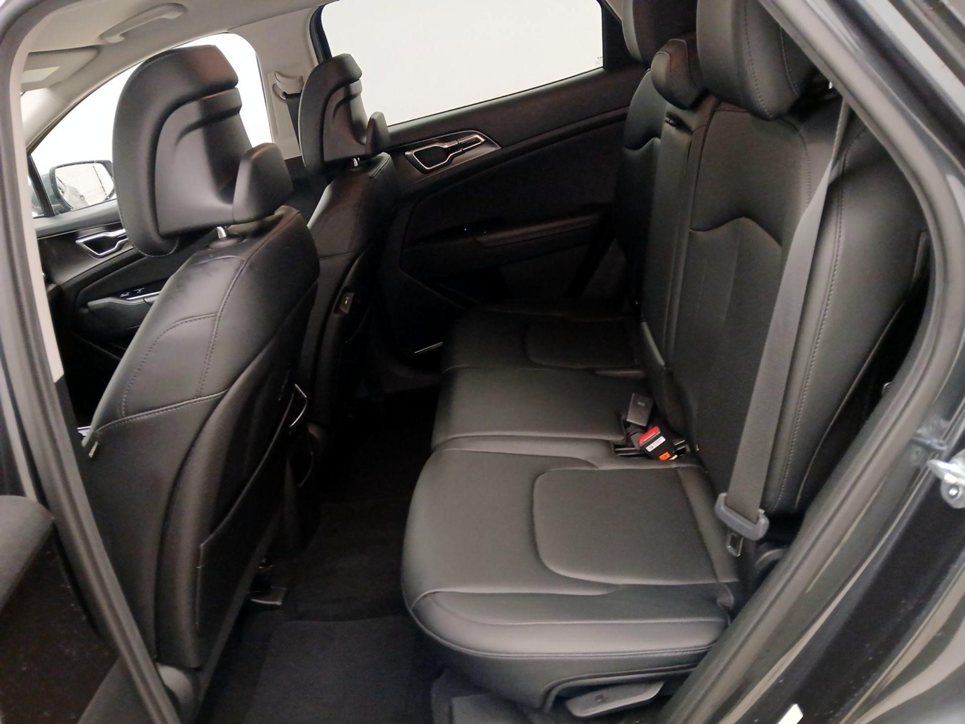 Thumbnail: 2023 Kia Sportage - 20