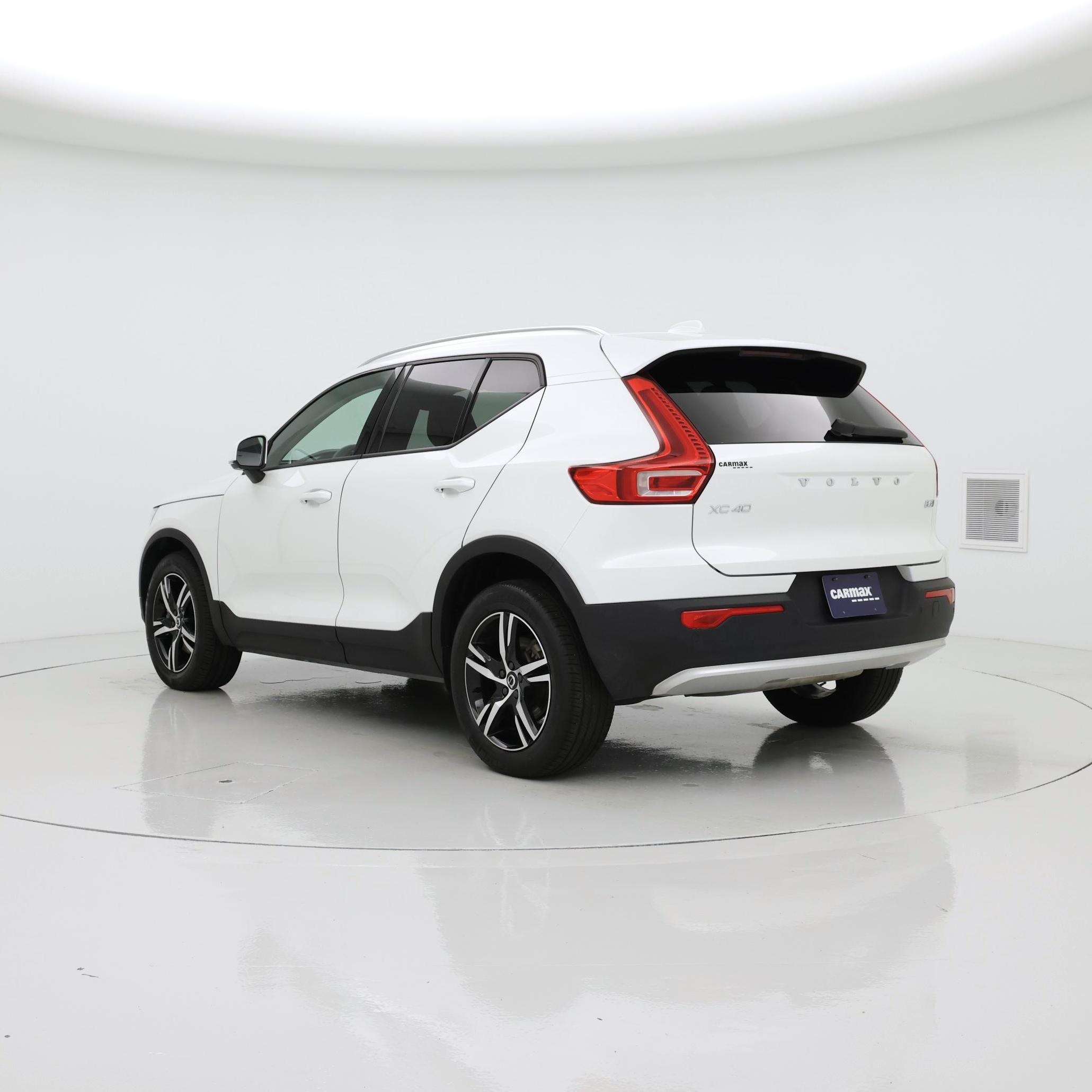 Thumbnail: 2023 Volvo XC40 - 2