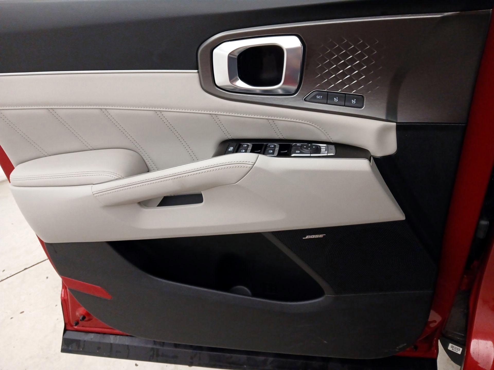 Thumbnail: 2023 Kia Sorento - 12