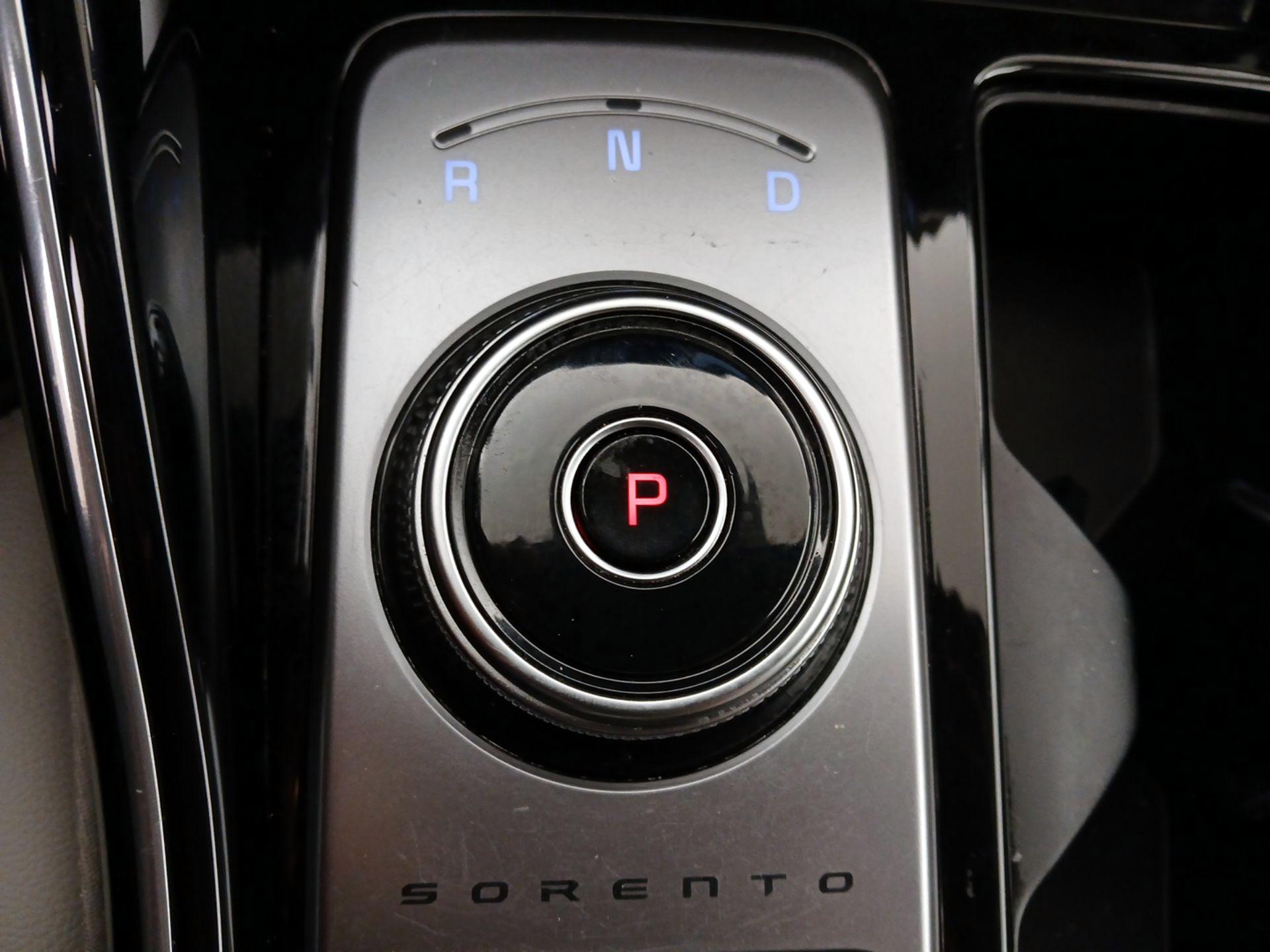 Thumbnail: 2023 Kia Sorento - 17