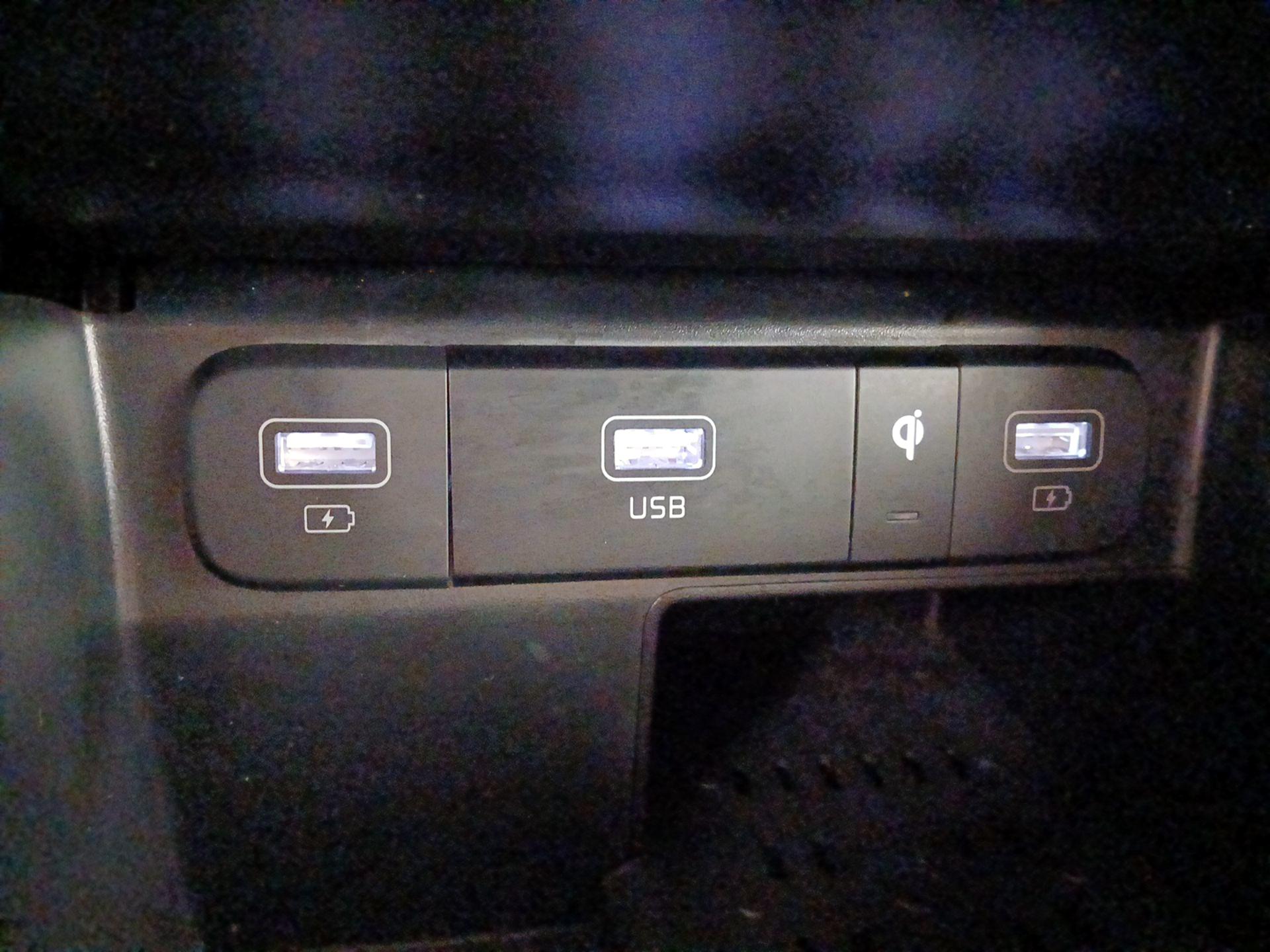 Thumbnail: 2023 Kia Sorento - 18