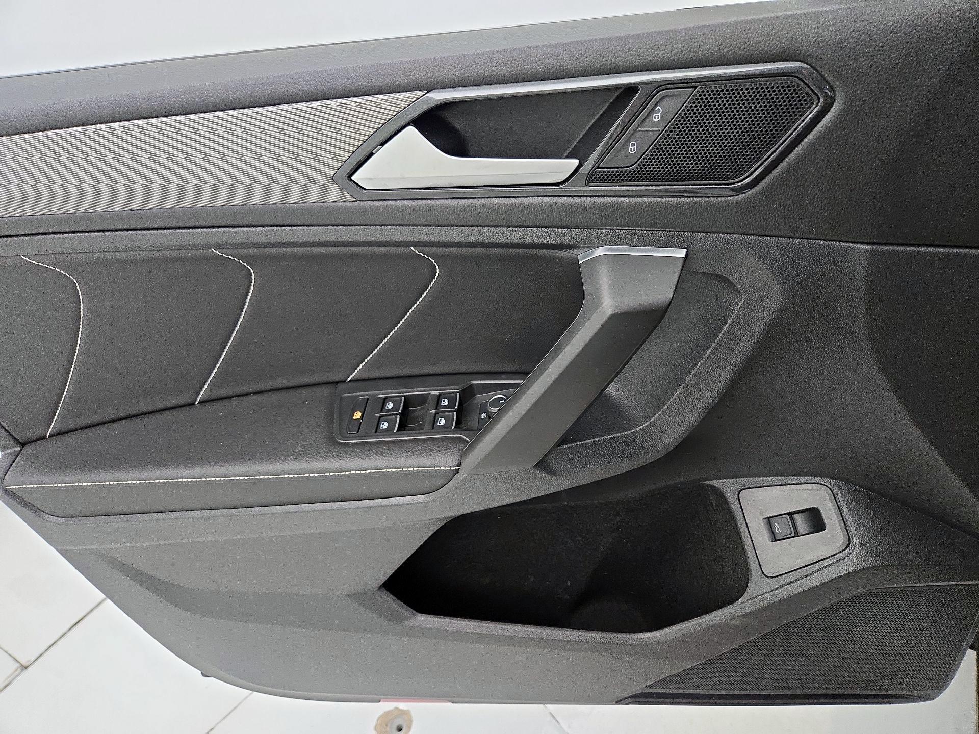 Thumbnail: 2022 Volkswagen Tiguan - 12