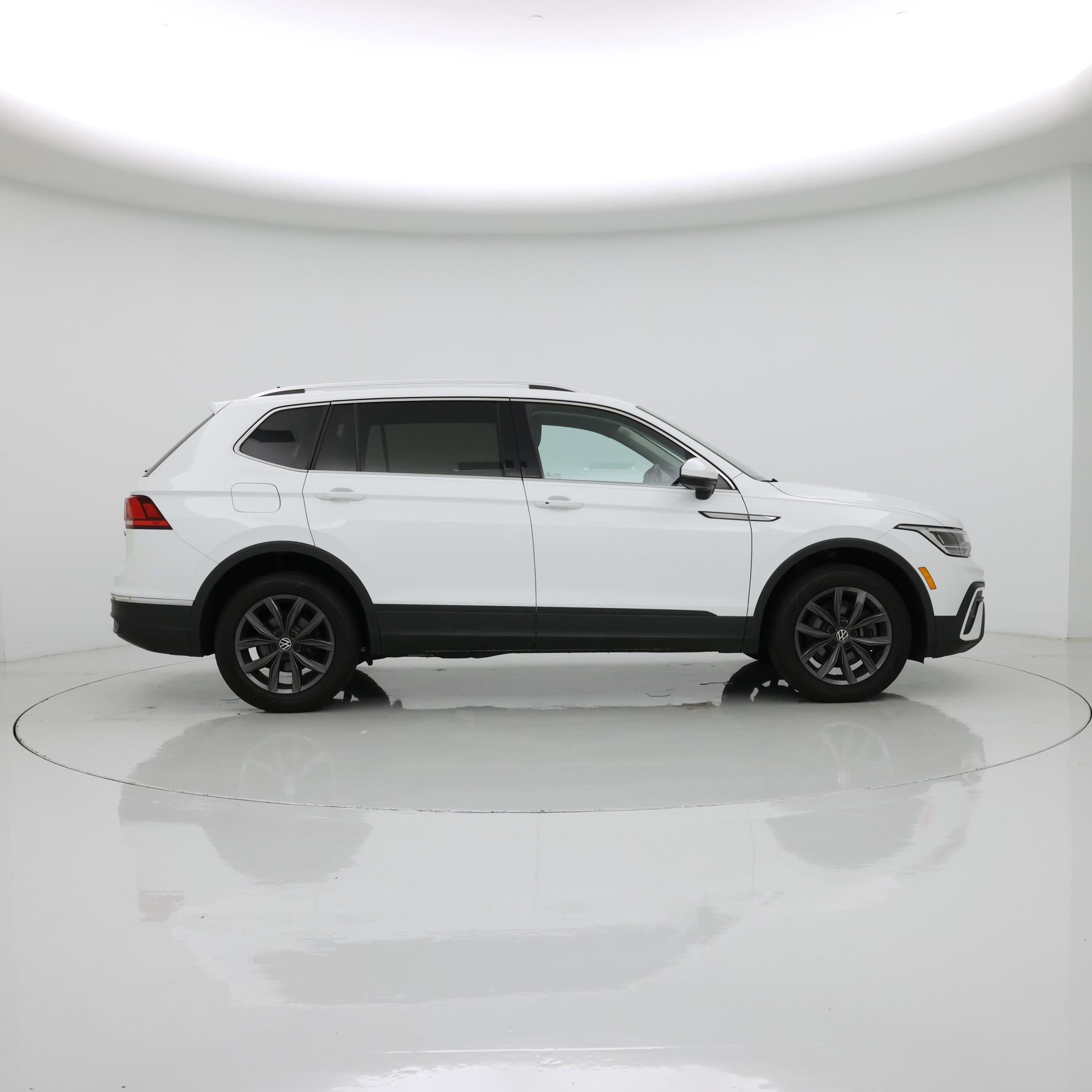 Thumbnail: 2022 Volkswagen Tiguan - 7