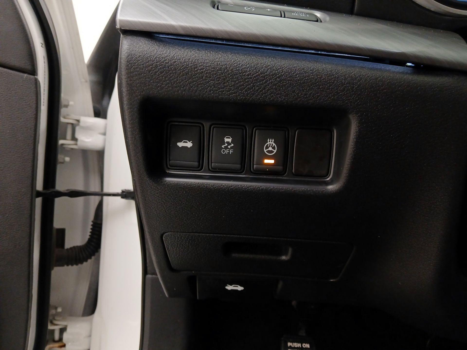 Thumbnail: 2017 Nissan Maxima - 13