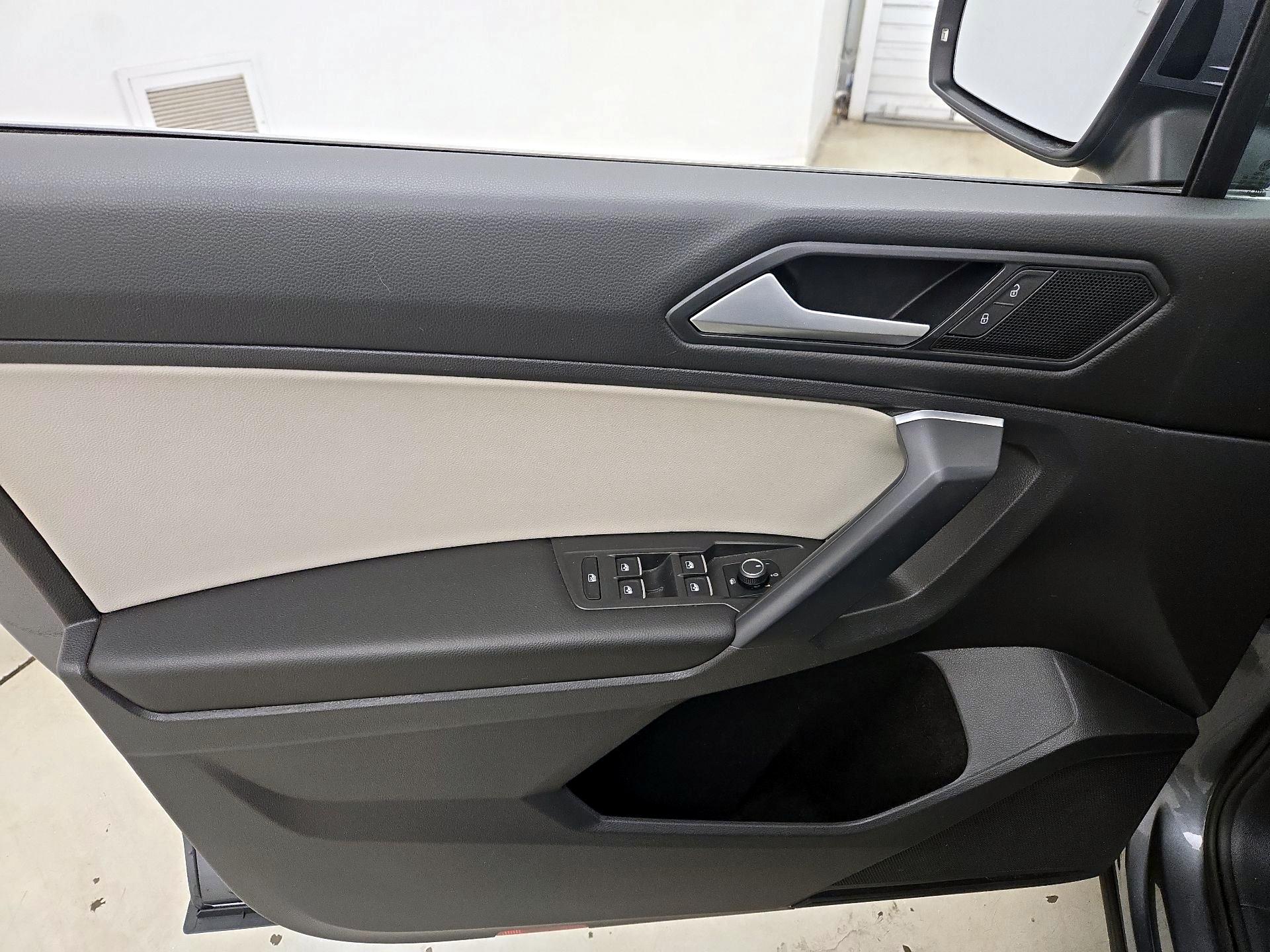 Thumbnail: 2021 Volkswagen Tiguan - 12