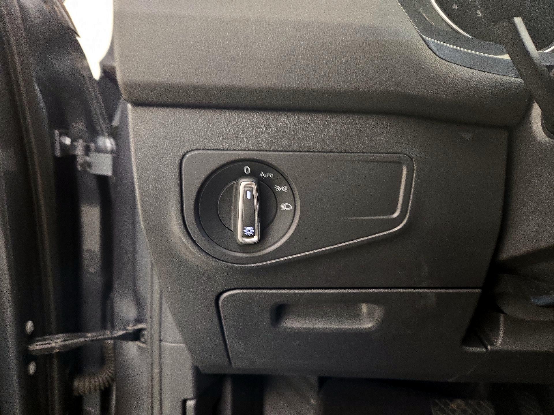 Thumbnail: 2021 Volkswagen Tiguan - 13