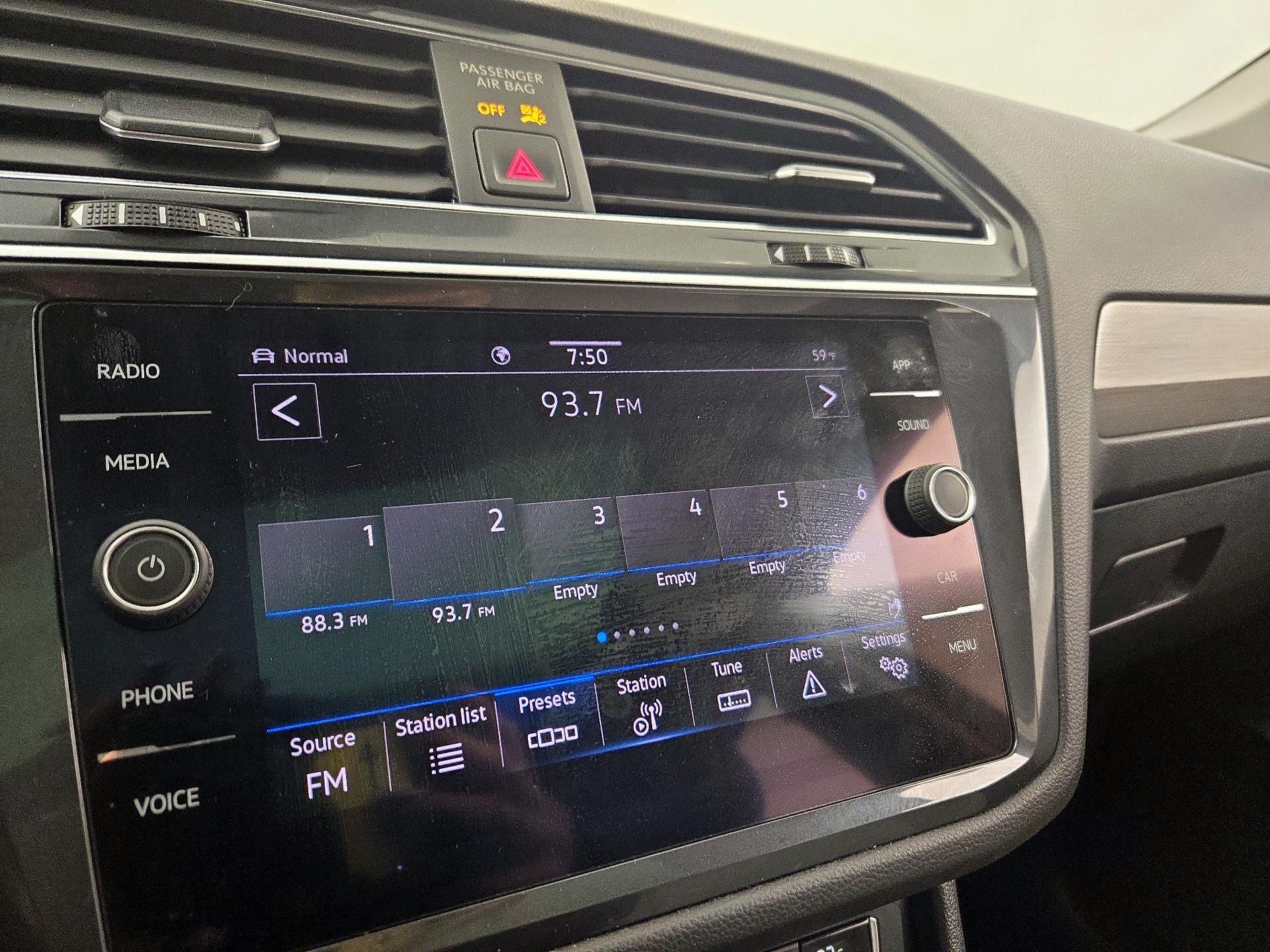 Thumbnail: 2021 Volkswagen Tiguan - 15