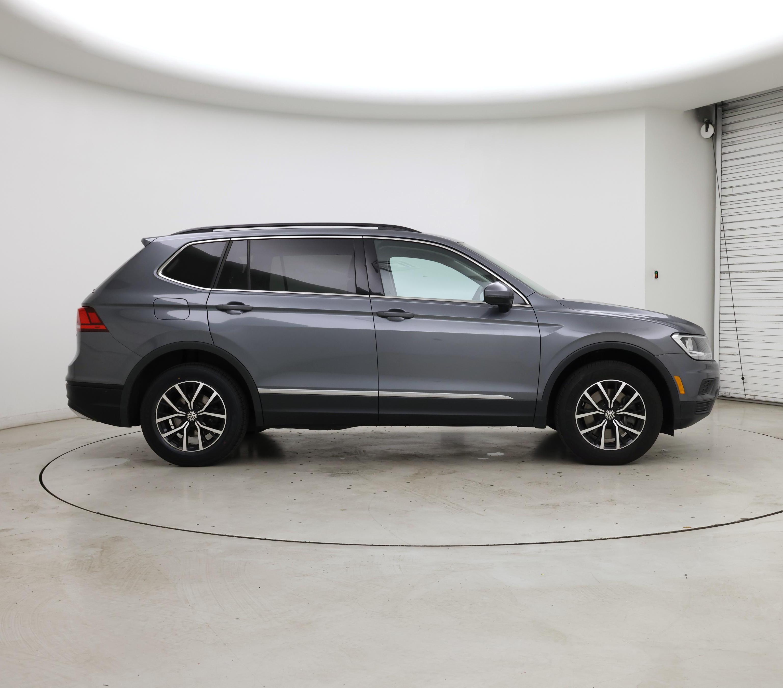 Thumbnail: 2021 Volkswagen Tiguan - 7