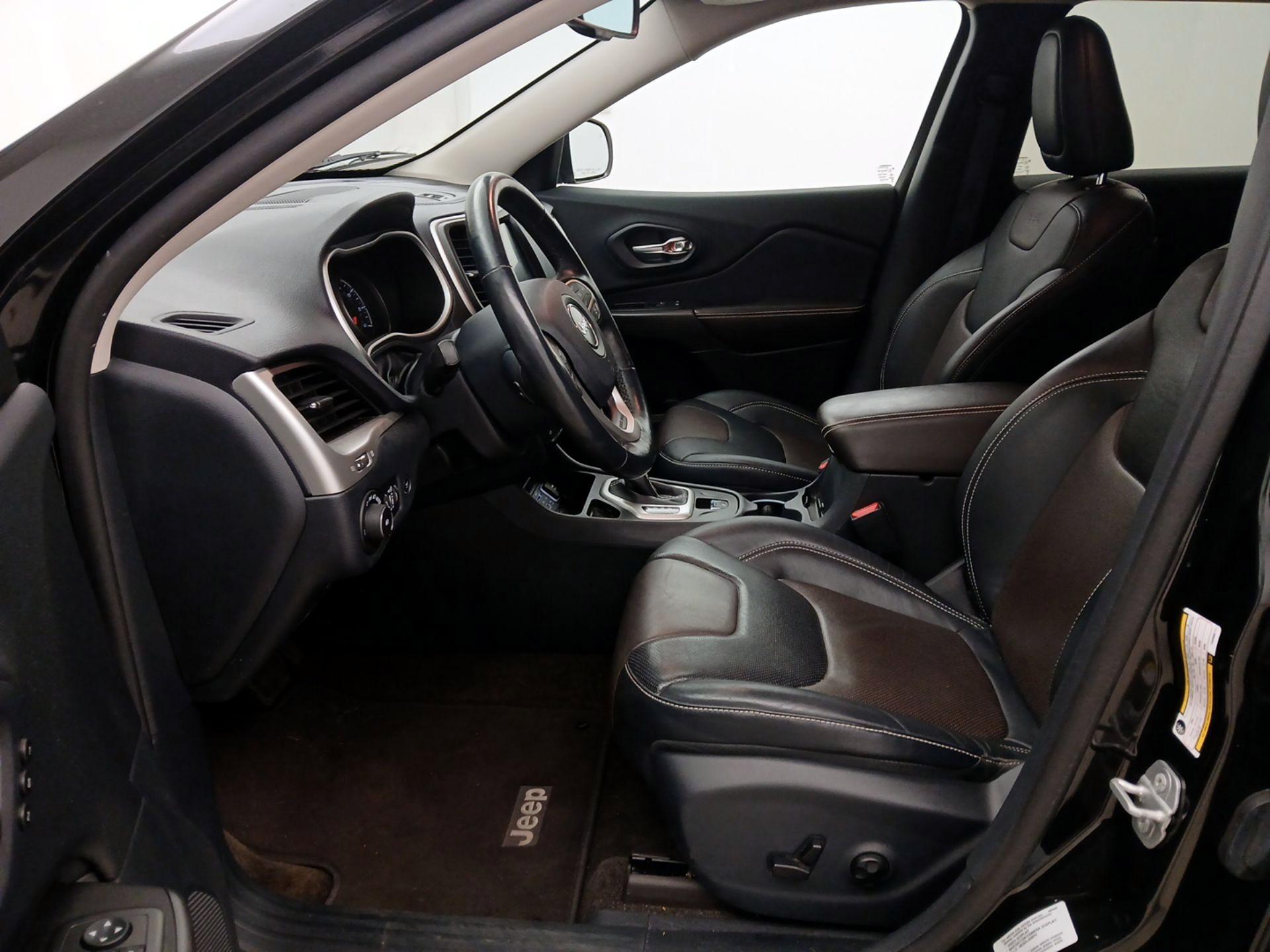 Thumbnail: 2015 Jeep Cherokee - 11