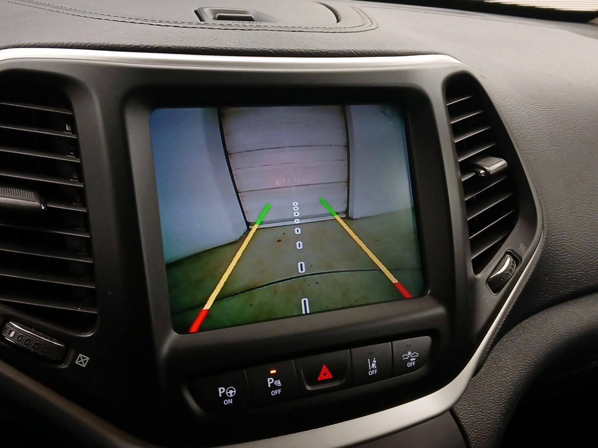 Thumbnail: 2015 Jeep Cherokee - 15