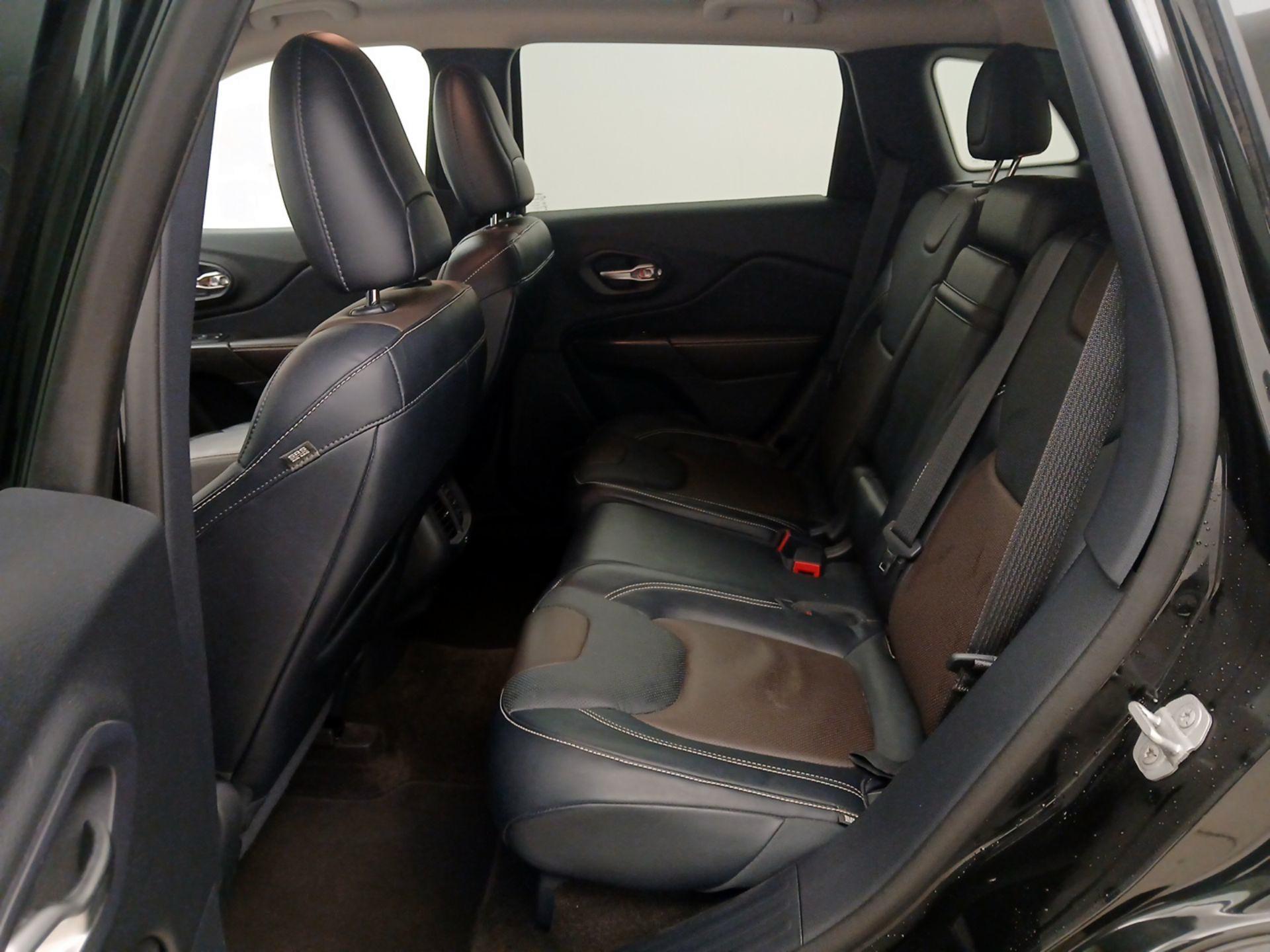 Thumbnail: 2015 Jeep Cherokee - 20