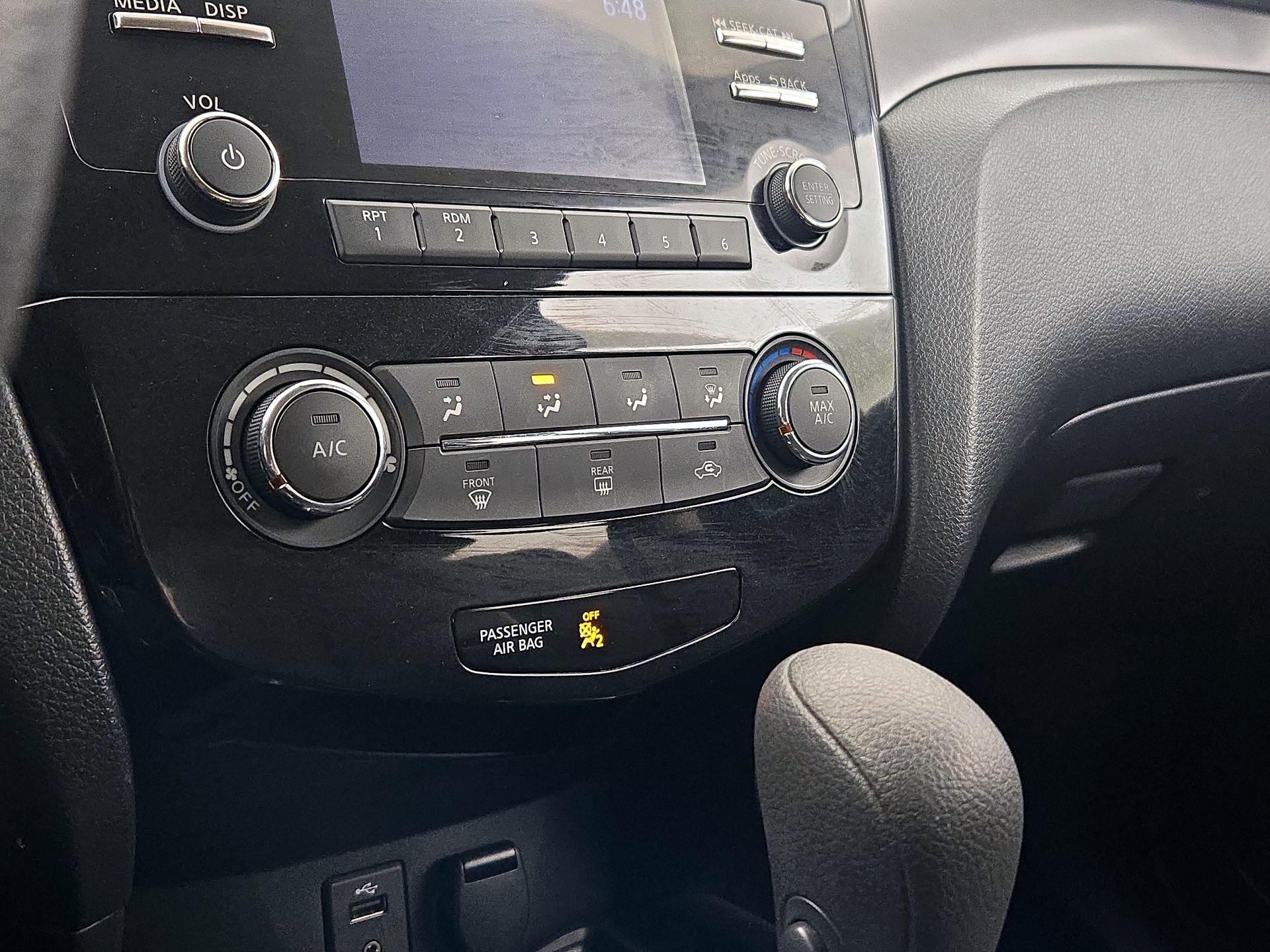 Thumbnail: 2015 Nissan Rogue - 16