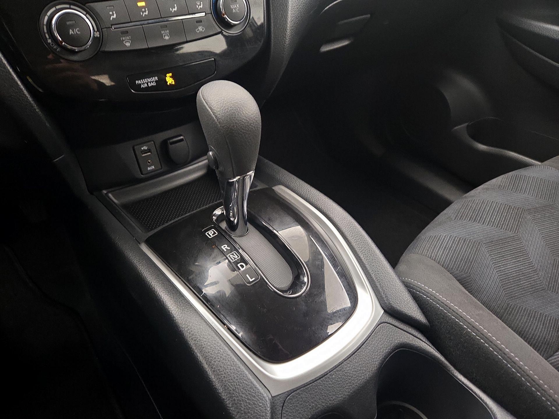 Thumbnail: 2015 Nissan Rogue - 17