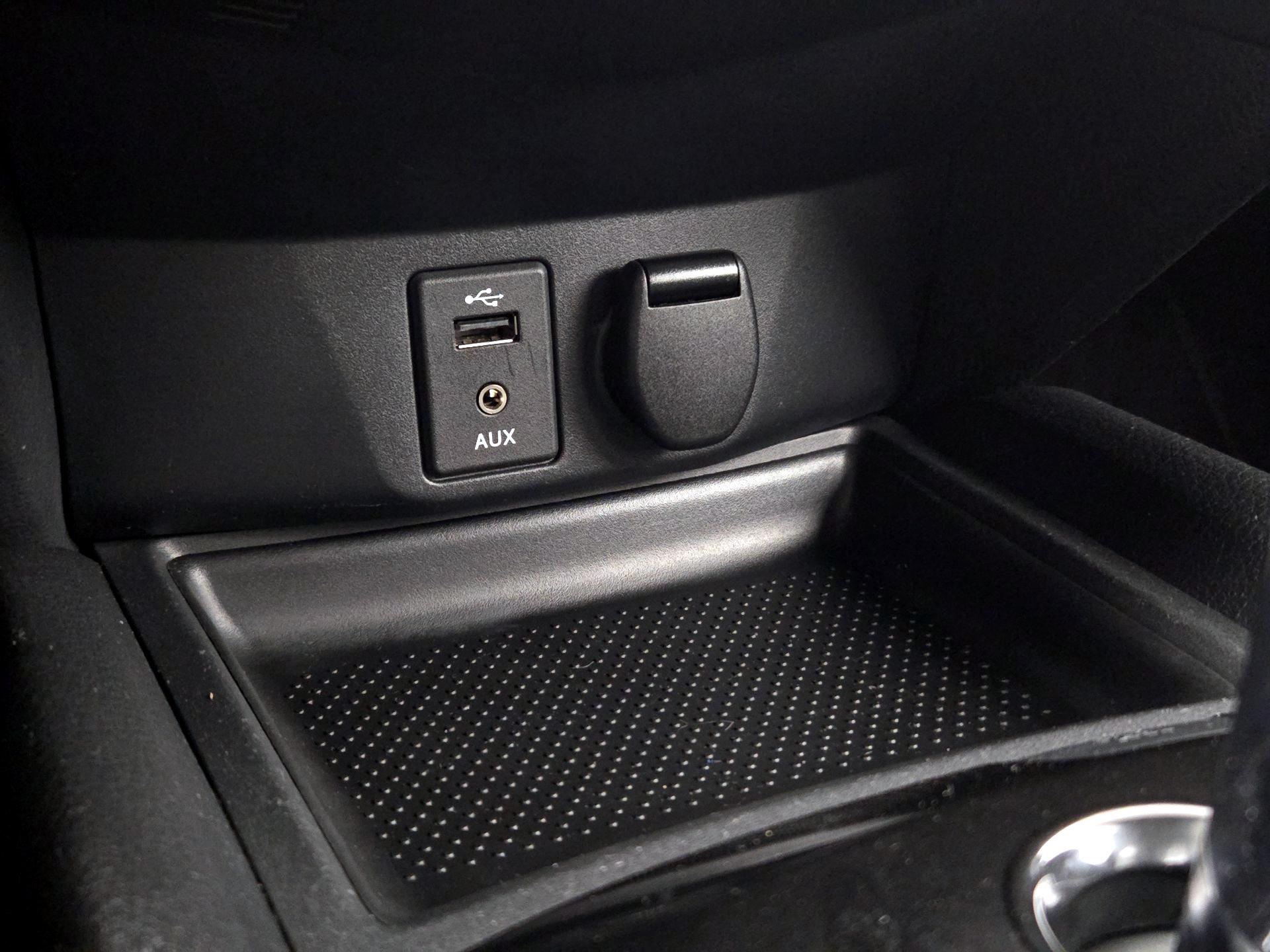 Thumbnail: 2015 Nissan Rogue - 18