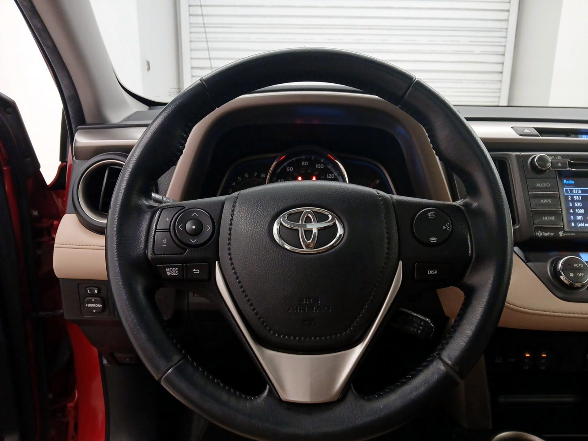 Thumbnail: 2015 Toyota RAV4 - 10