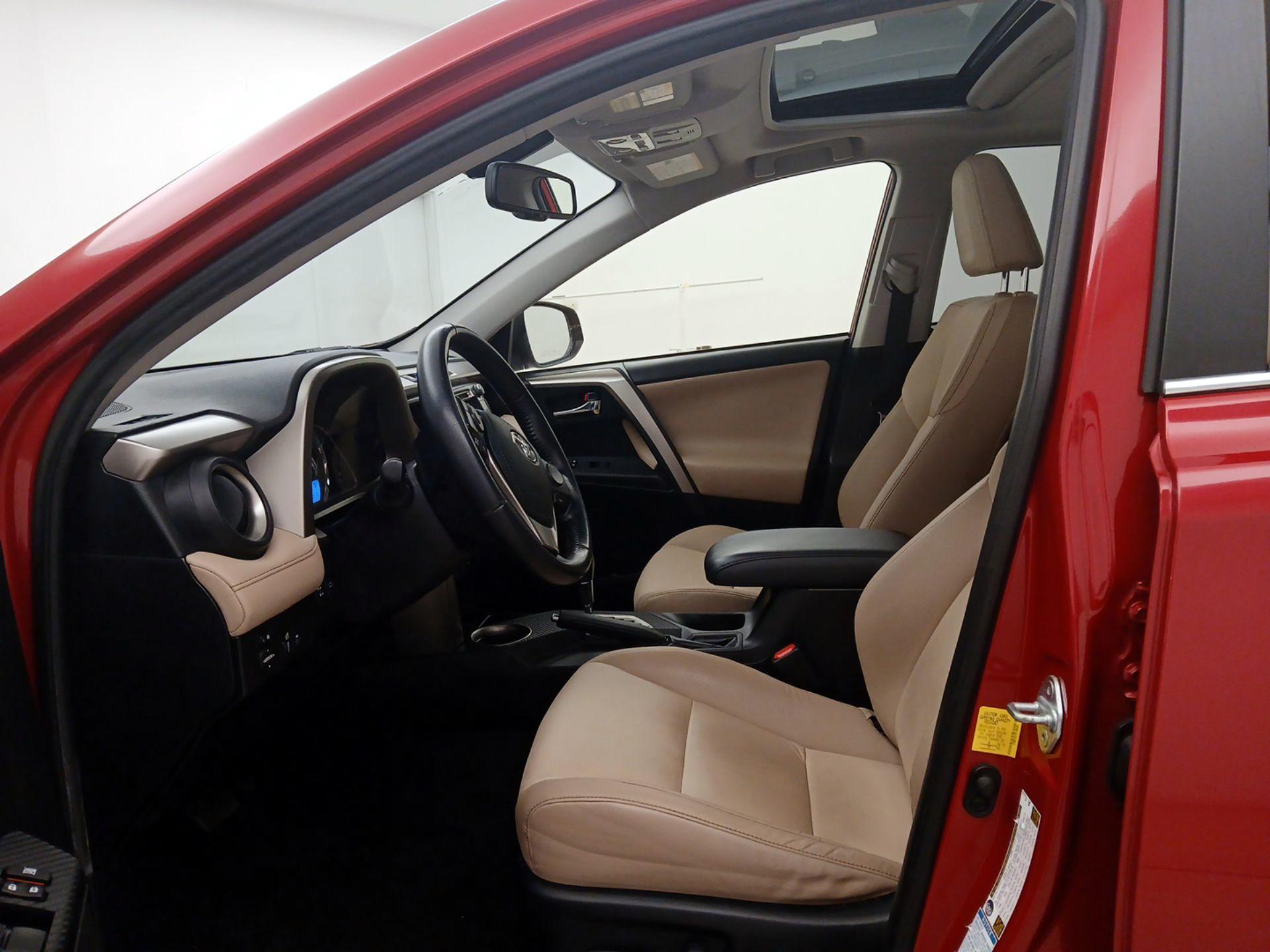 Thumbnail: 2015 Toyota RAV4 - 11