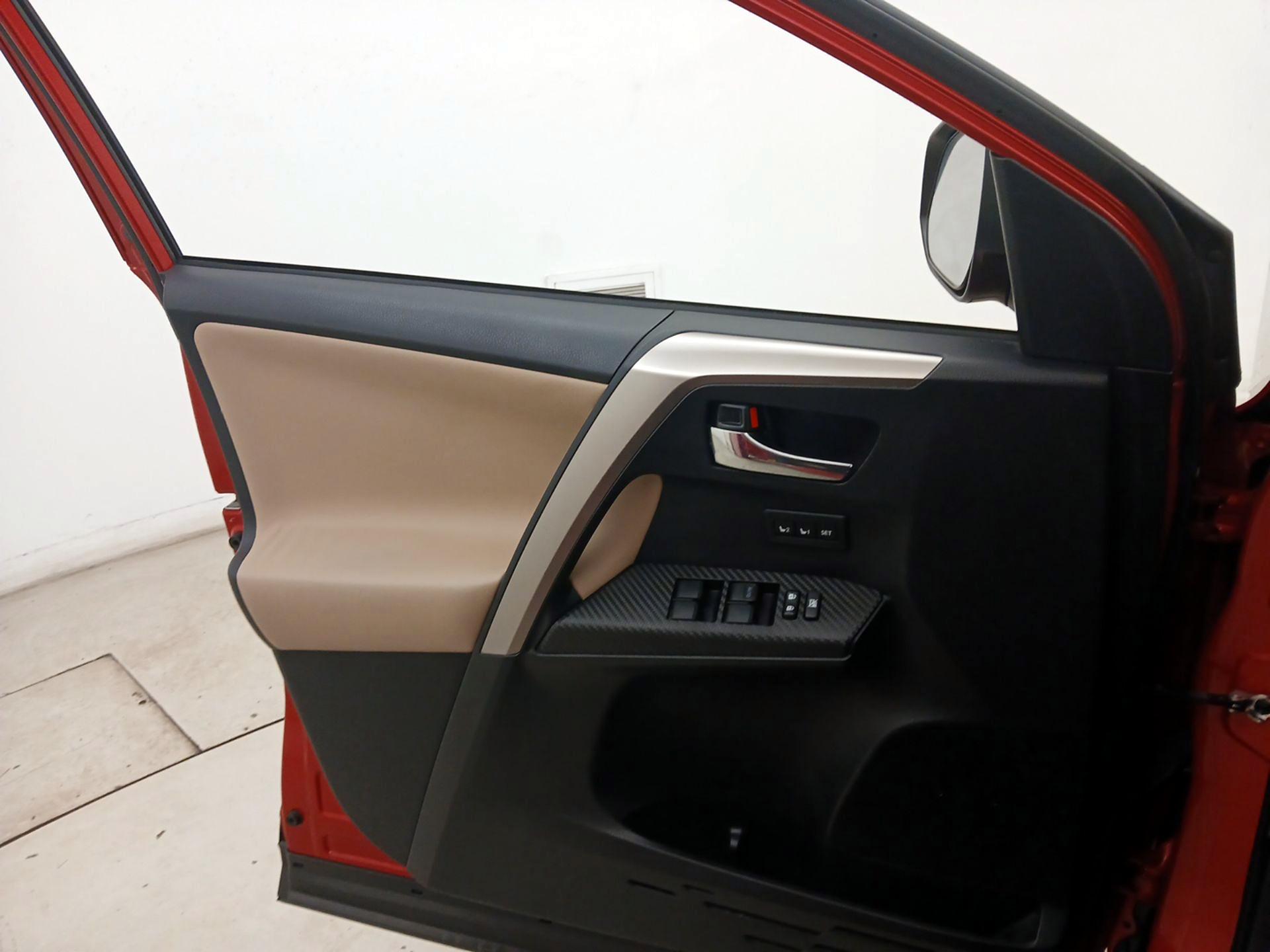 Thumbnail: 2015 Toyota RAV4 - 12