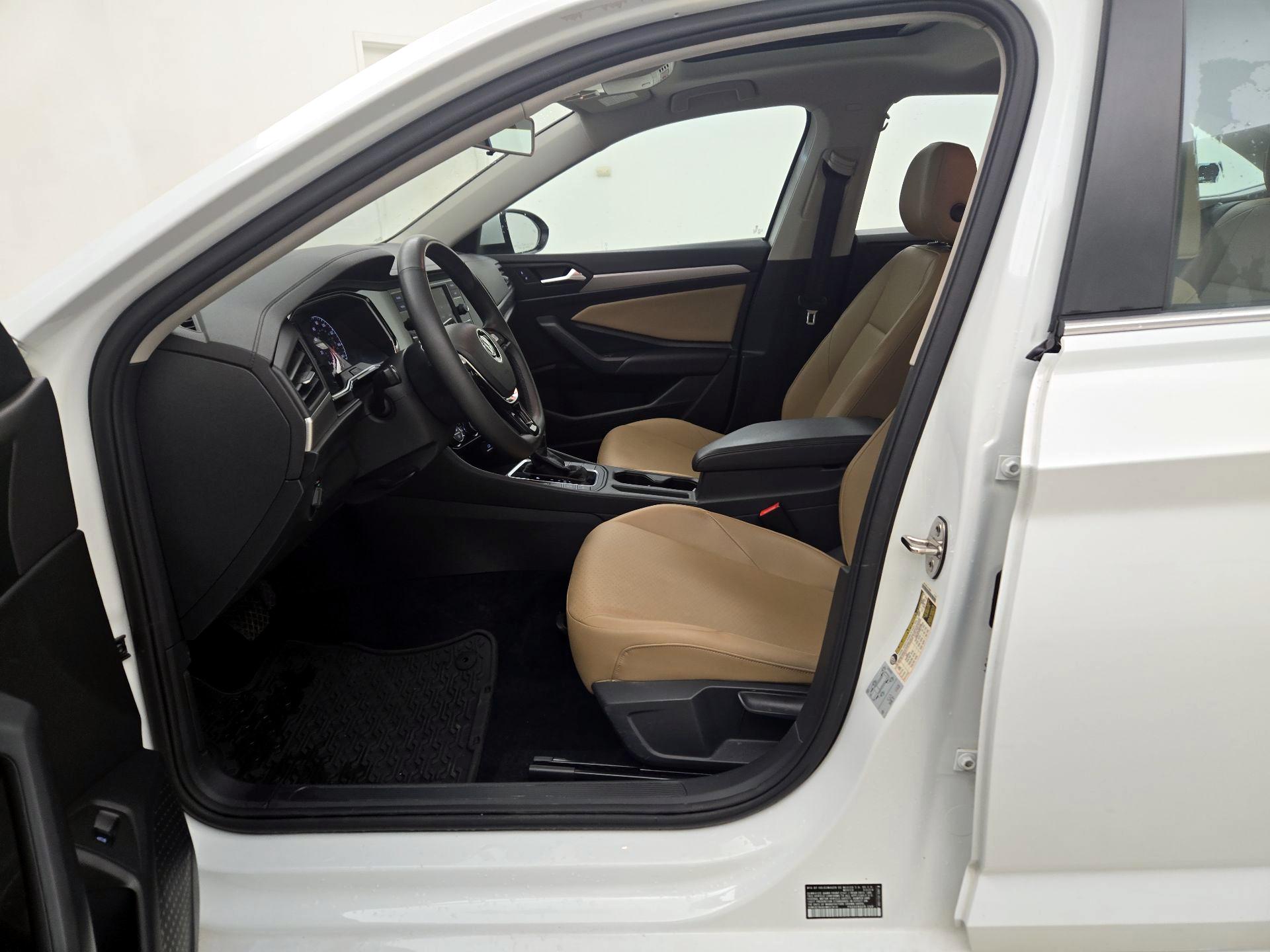 Thumbnail: 2020 Volkswagen Jetta - 11