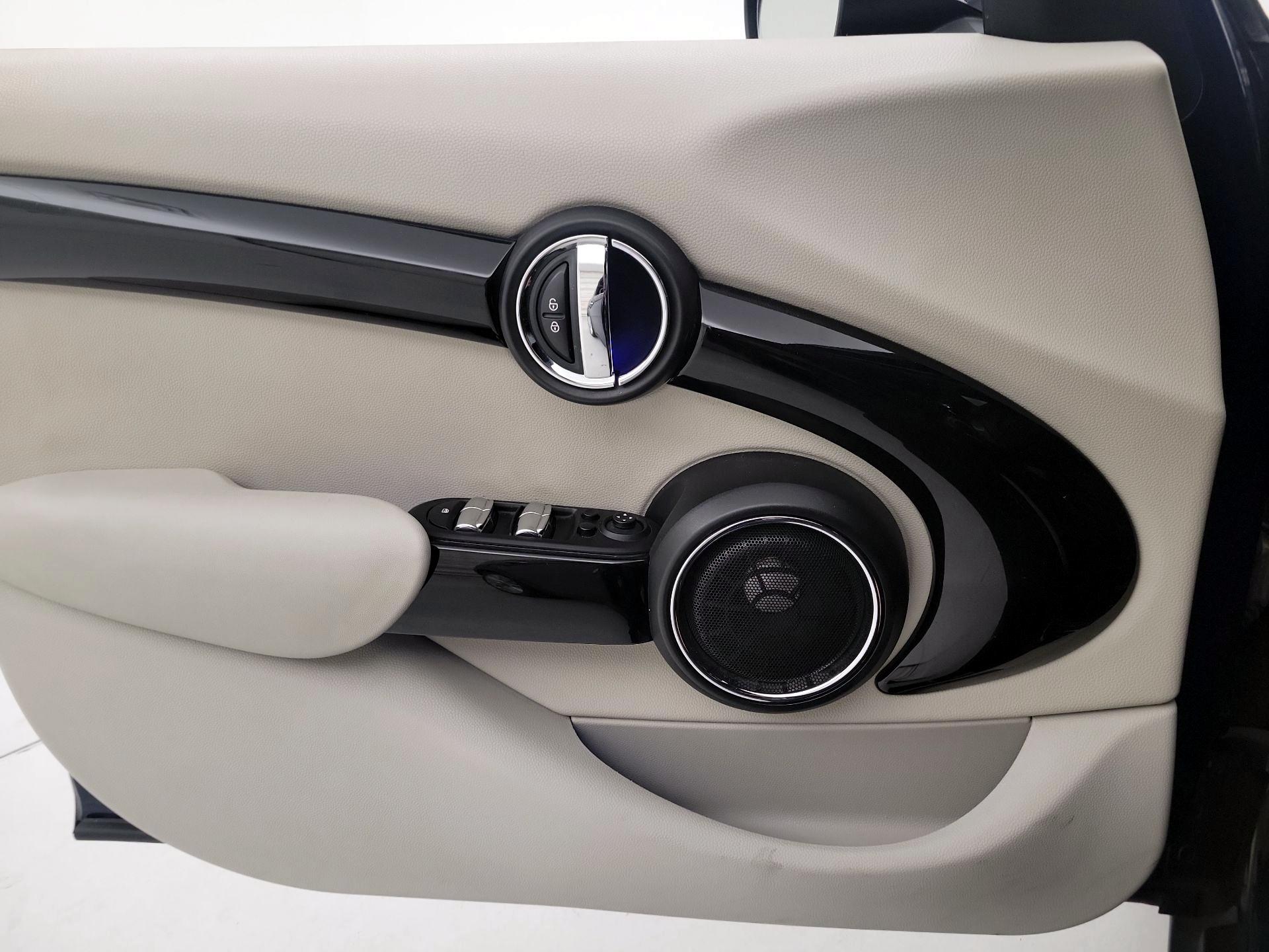 Thumbnail: 2015 MINI Cooper Hardtop - 12