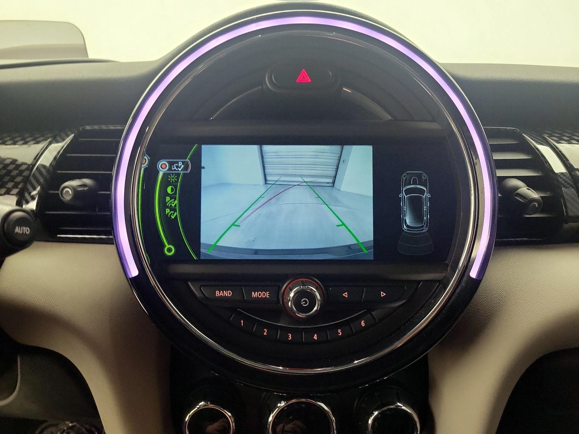 Thumbnail: 2015 MINI Cooper Hardtop - 14